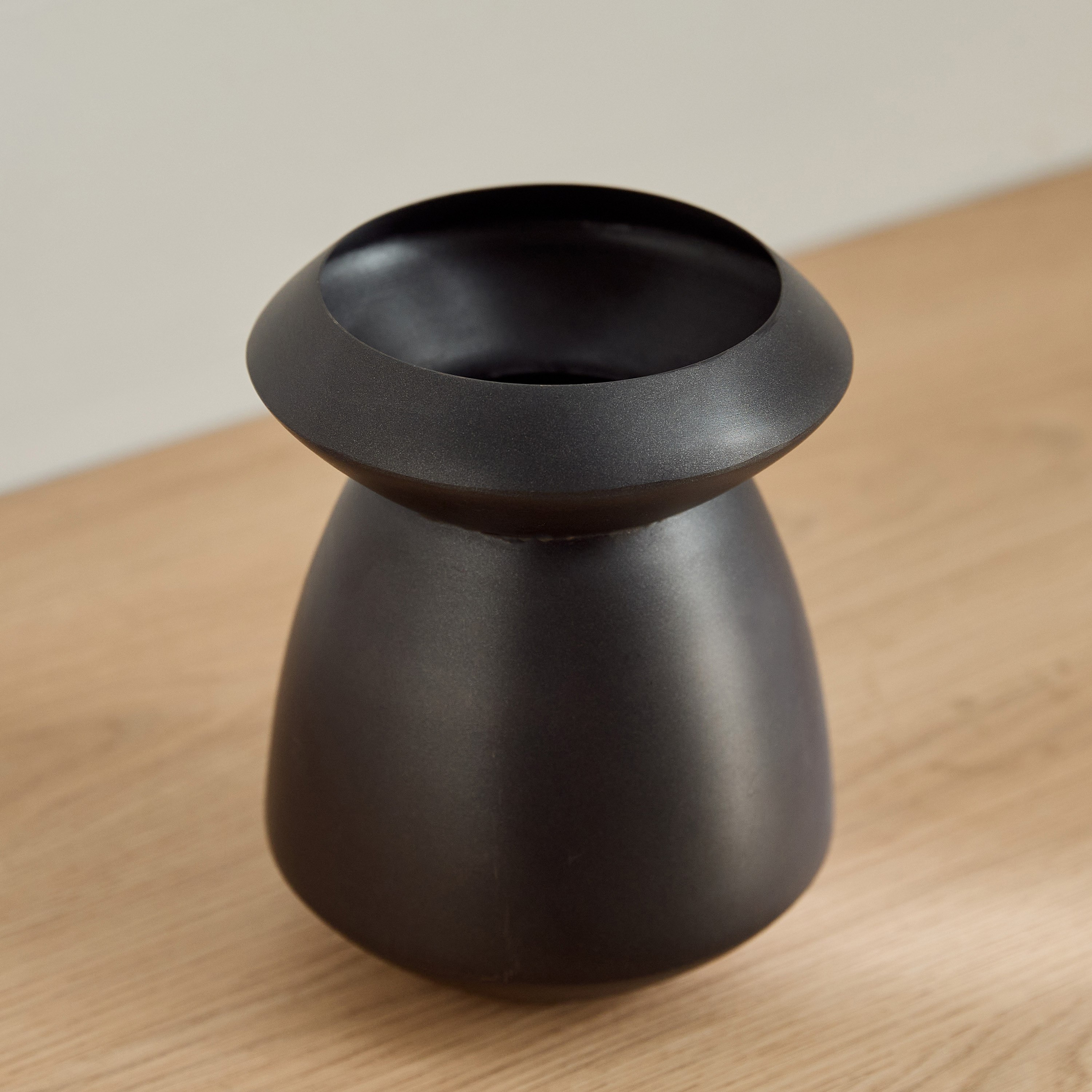 Orbet Aluminum Vase - 13x13x17 cm-hbxbedroom-decorandaccessories-vases-image-2