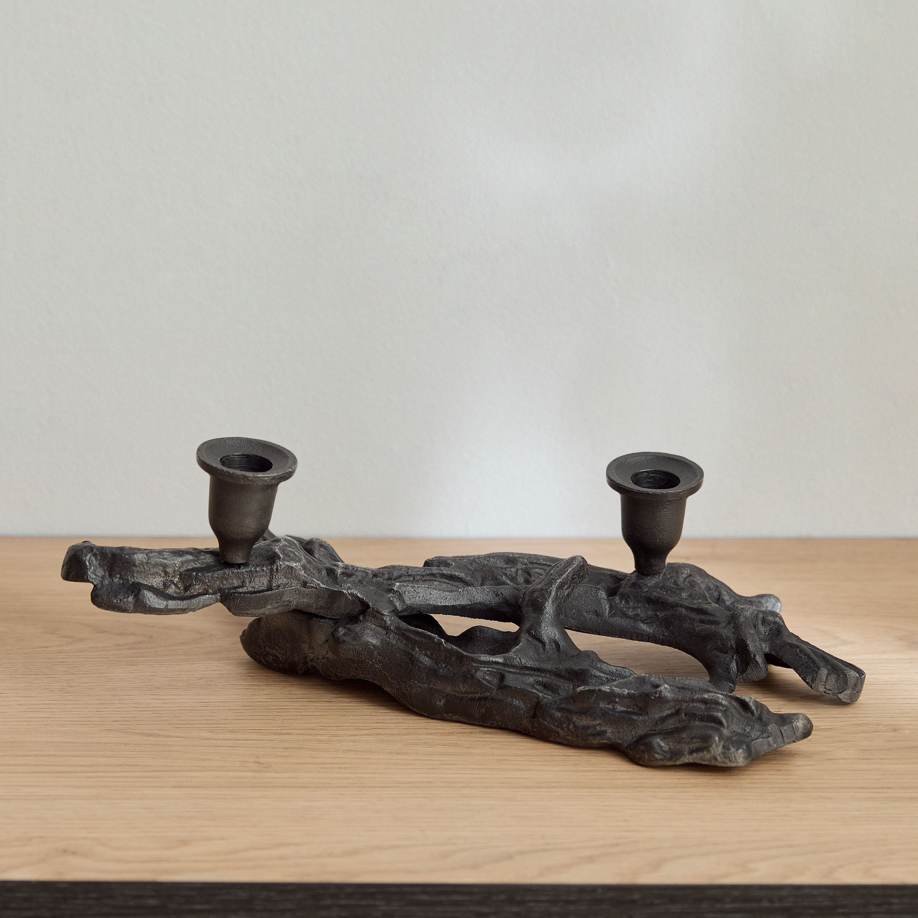 Orbet Aluminium Swirl Candleholder - 36x16x11 cm-PROMO_HB_AE_B2G2_011025-image-2