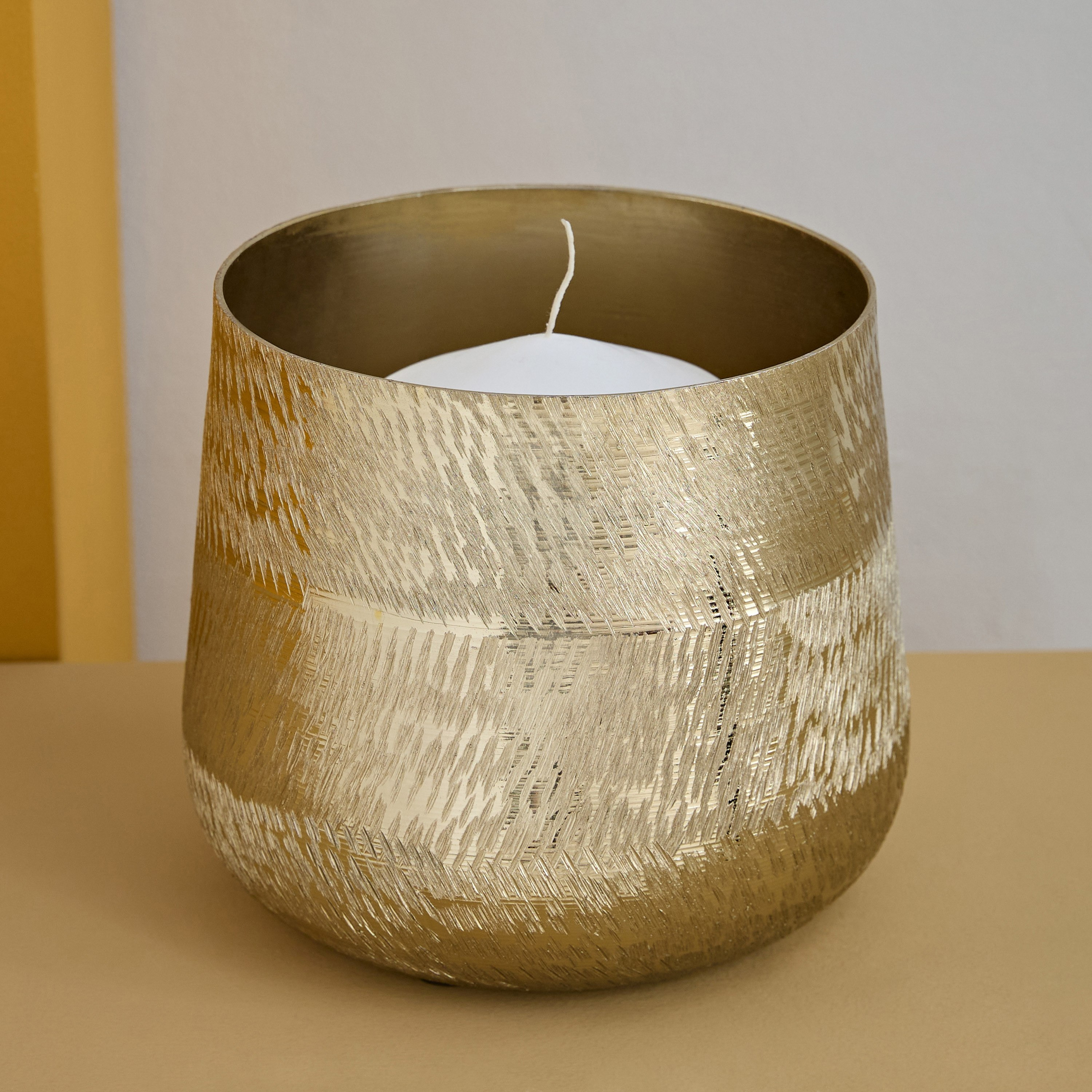 حامل شموع ألومنيوم بارز الملمس من كاتلين - 18×18×16 سم-hbxlivingroom-decorandaccessories-candleholders-image-3