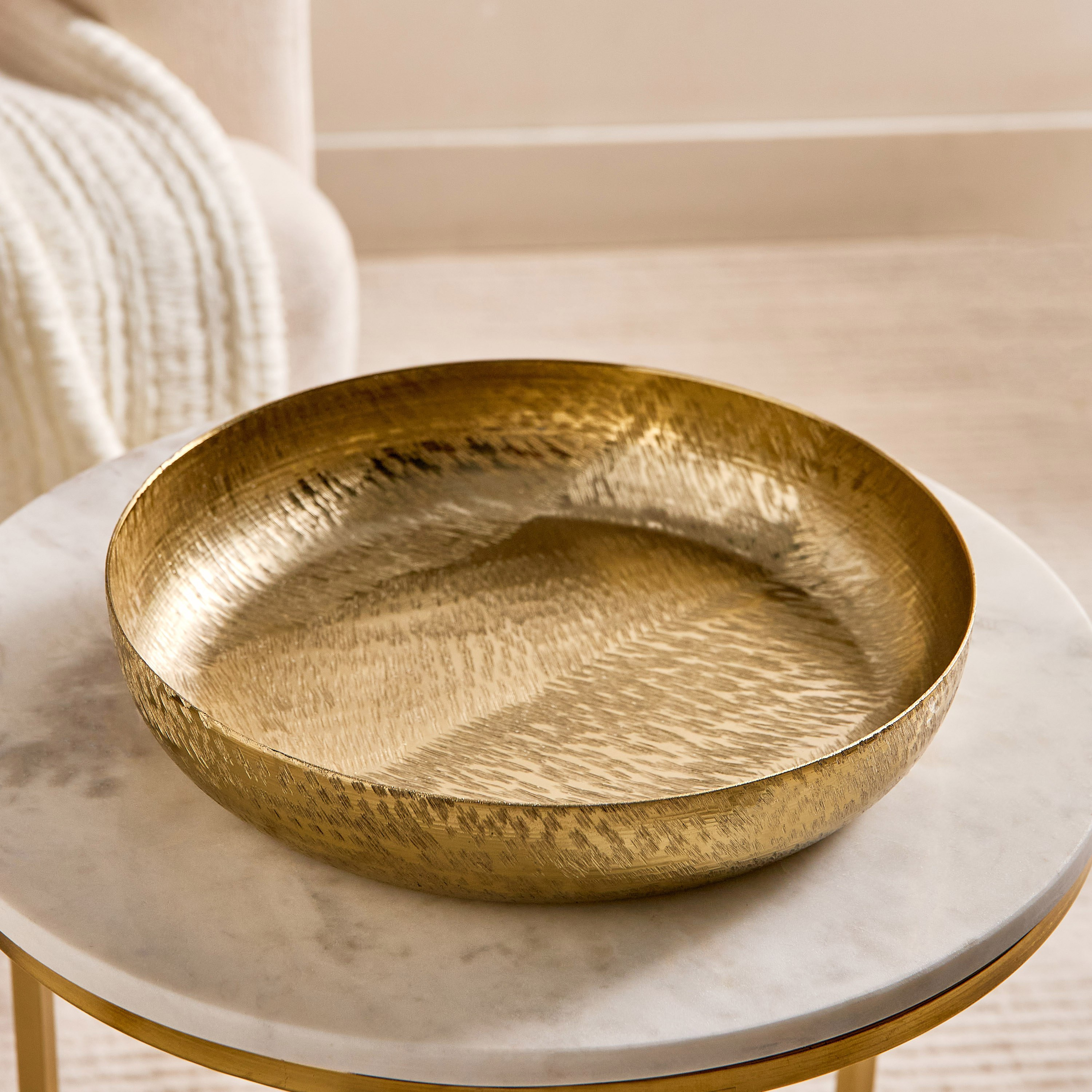 وعاء ألومنيوم بارز الملمس من كاتلين - 28x28x5 سم-hbxhomeware-hbxdecorandfurnishings-image-2