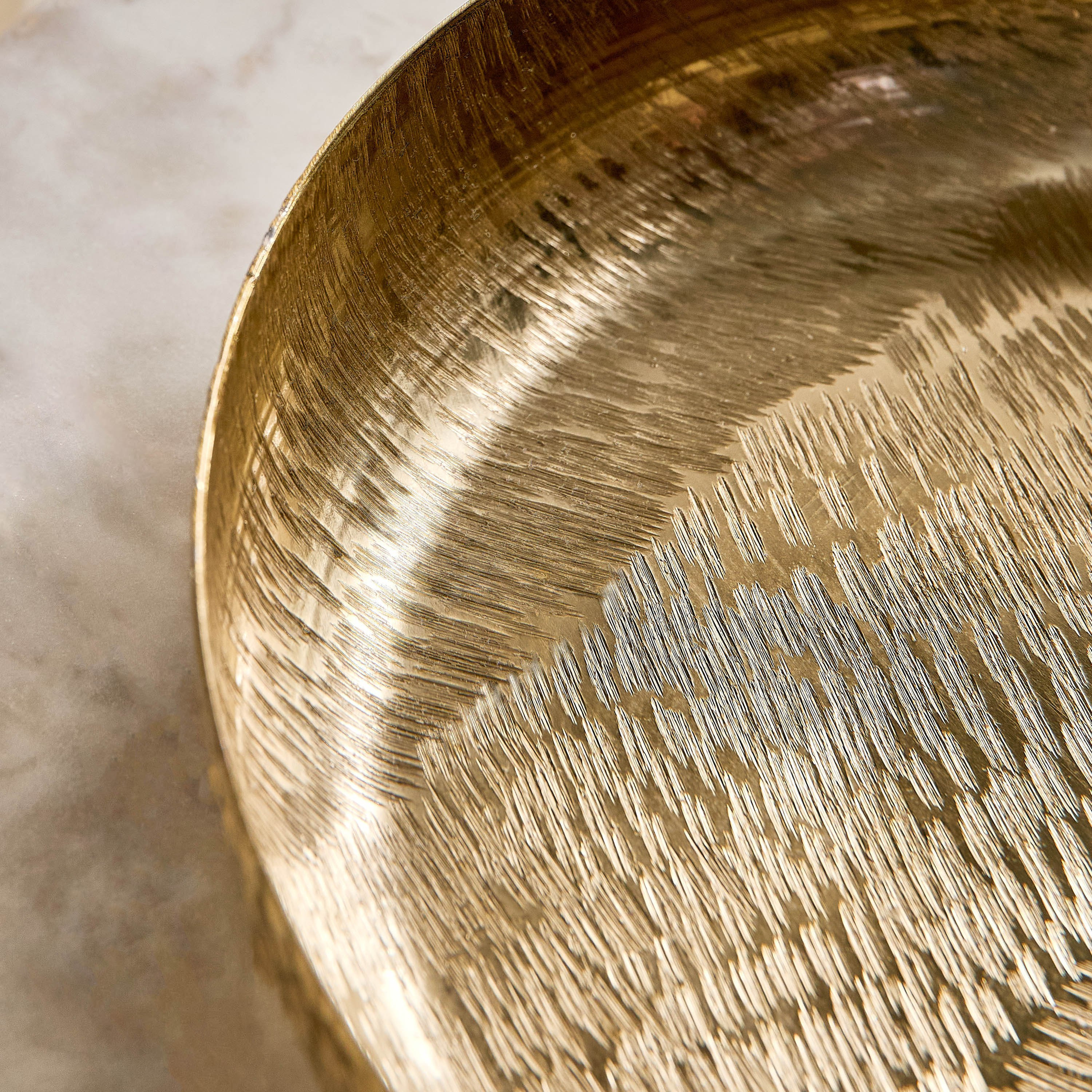 وعاء ألومنيوم بارز الملمس من كاتلين - 28x28x5 سم-hbxhomeware-hbxdecorandfurnishings-image-3