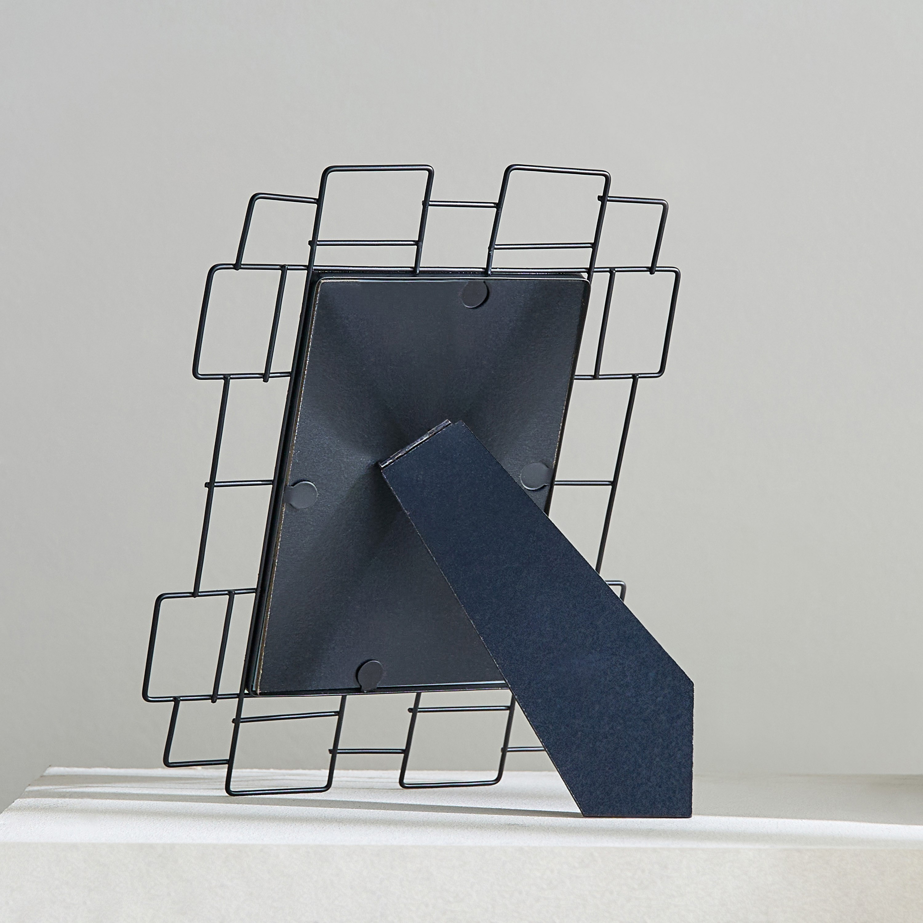 برواز معدني 4×6 بوصة من أتريوم - 18×23×1 سم-hbxbedroom-decorandaccessories-photoframes-image-3