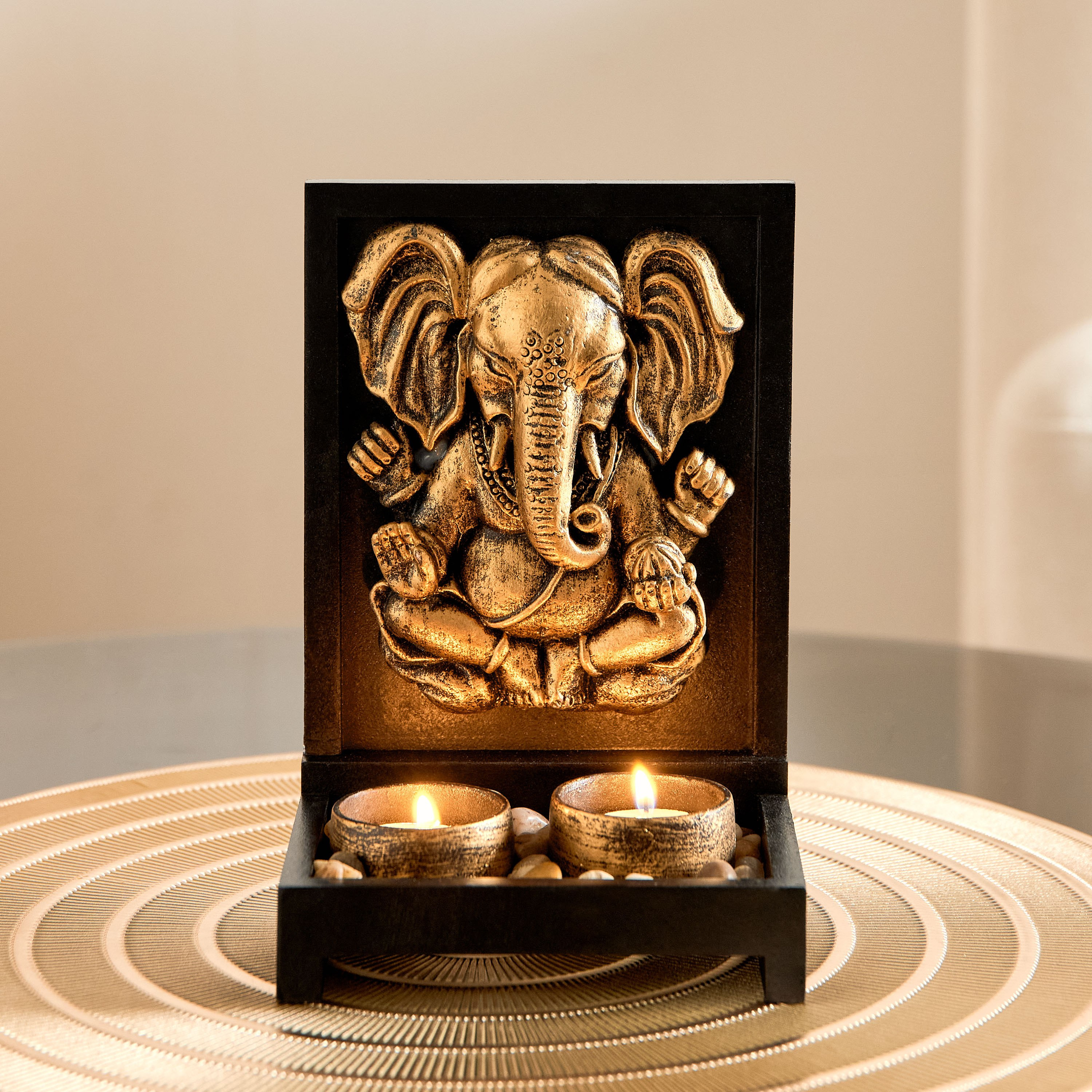 تمثال غانيشا بوليريسين بحامل خشبي وحاملات شموع صغيرة من روس - 13.5x10.5x20 سم-hbxhomeware-homedecor-figurinesandornaments-image-1