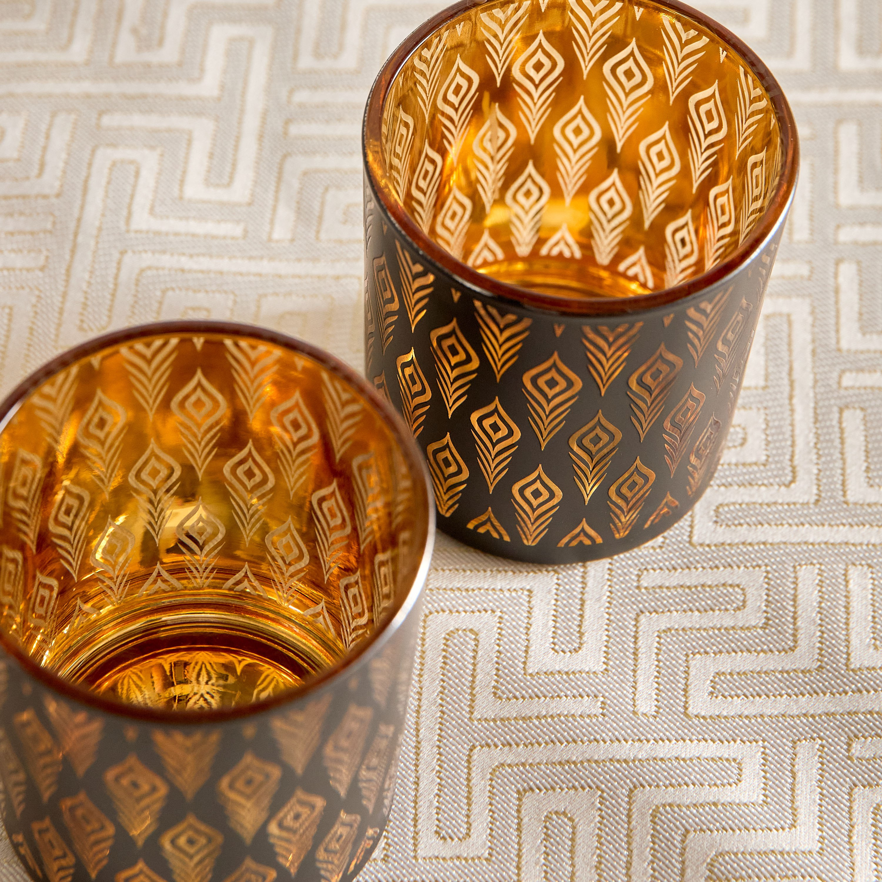حامل شموع زجاج بتفاصيل مفرغة من روس - 7x7x8 سم-hbxlivingroom-decorandaccessories-candleholders-image-4