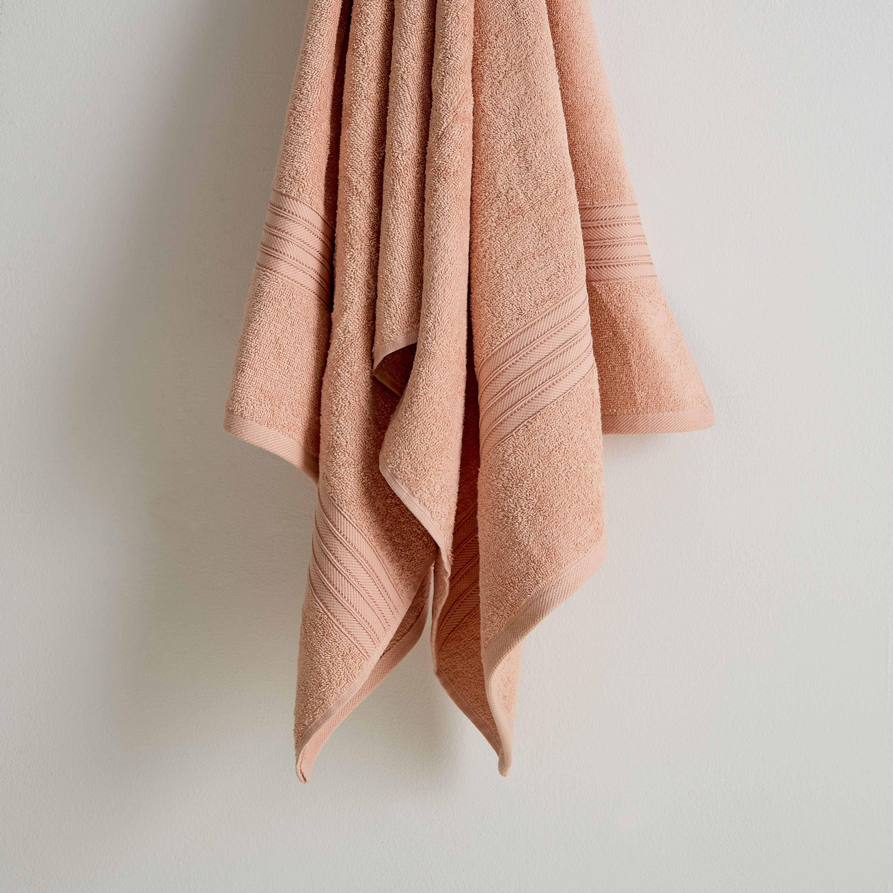 منشفة حمام ممشطة من إسينشال - 70x140 سم-hbxbathroom-bathroomtextiles-image-3