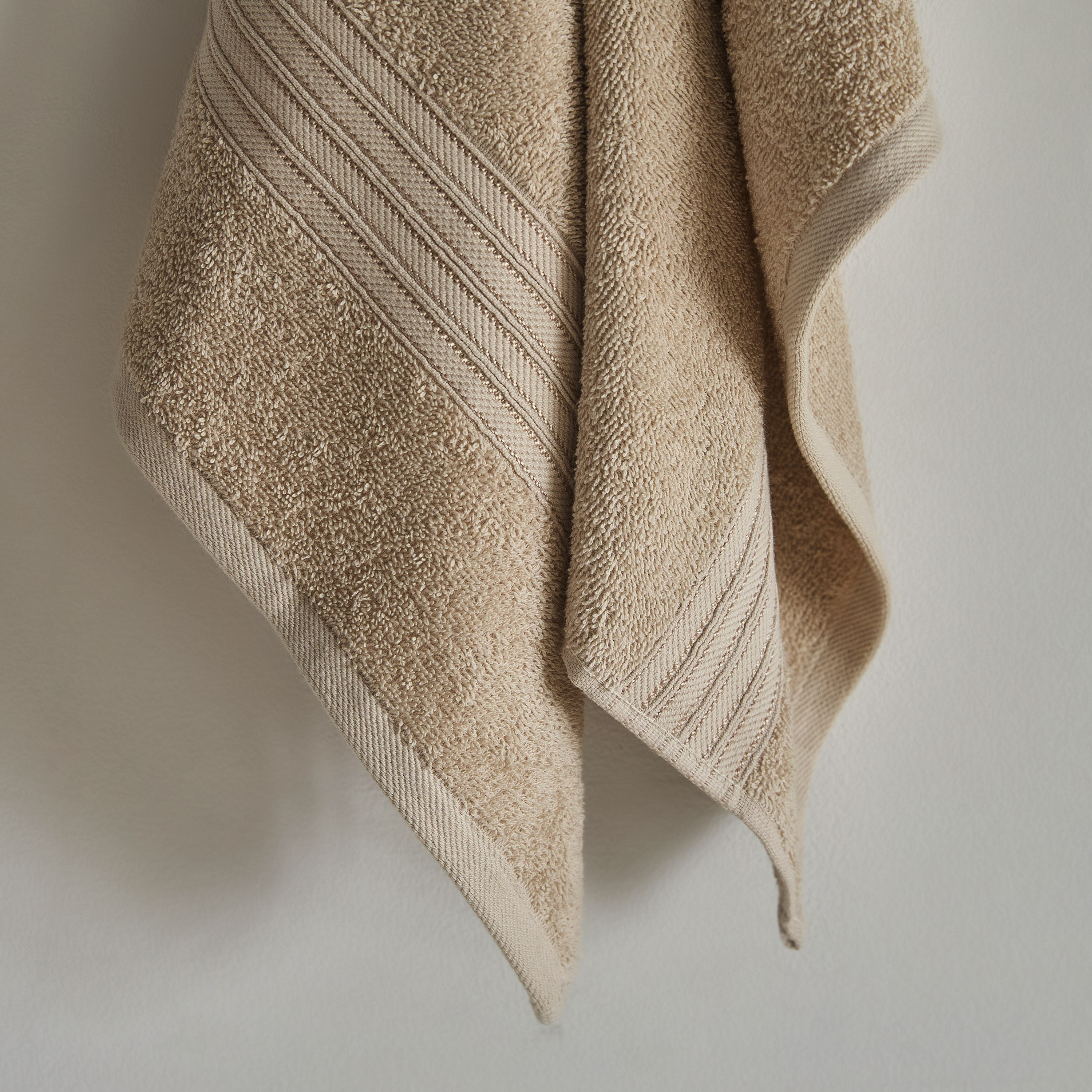 Essential Carded Hand Towel - 50x90 cm-hbxbathroom-bathroomtextiles-image-3
