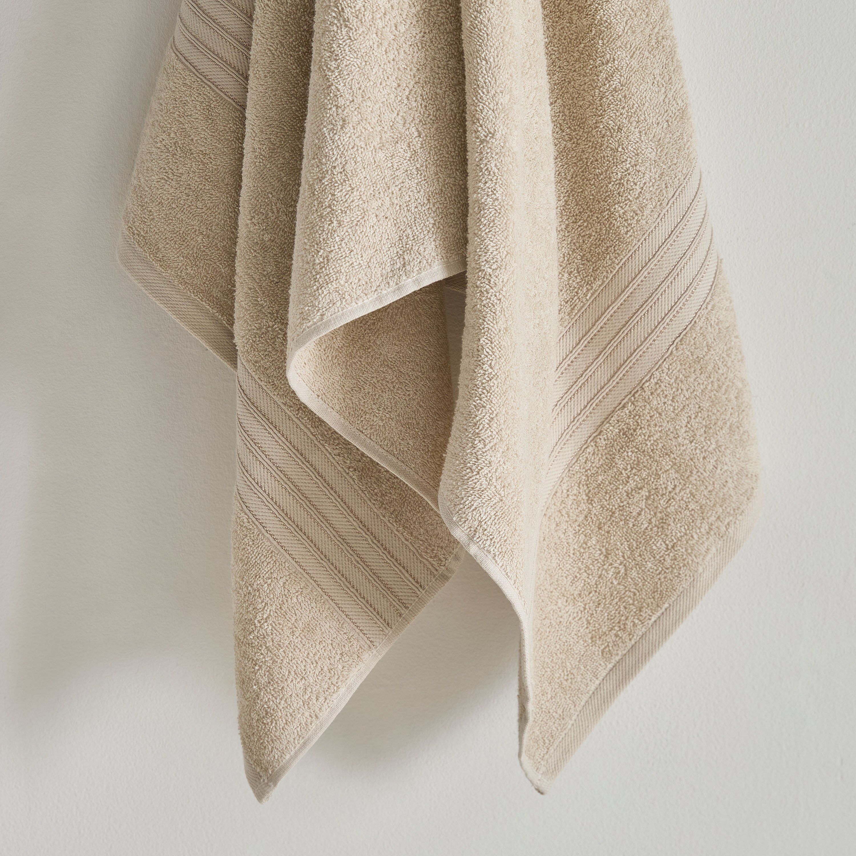 Essential Carded Bath Towel - 70x140 cm-hbxbathroom-bathroomtextiles-image-3