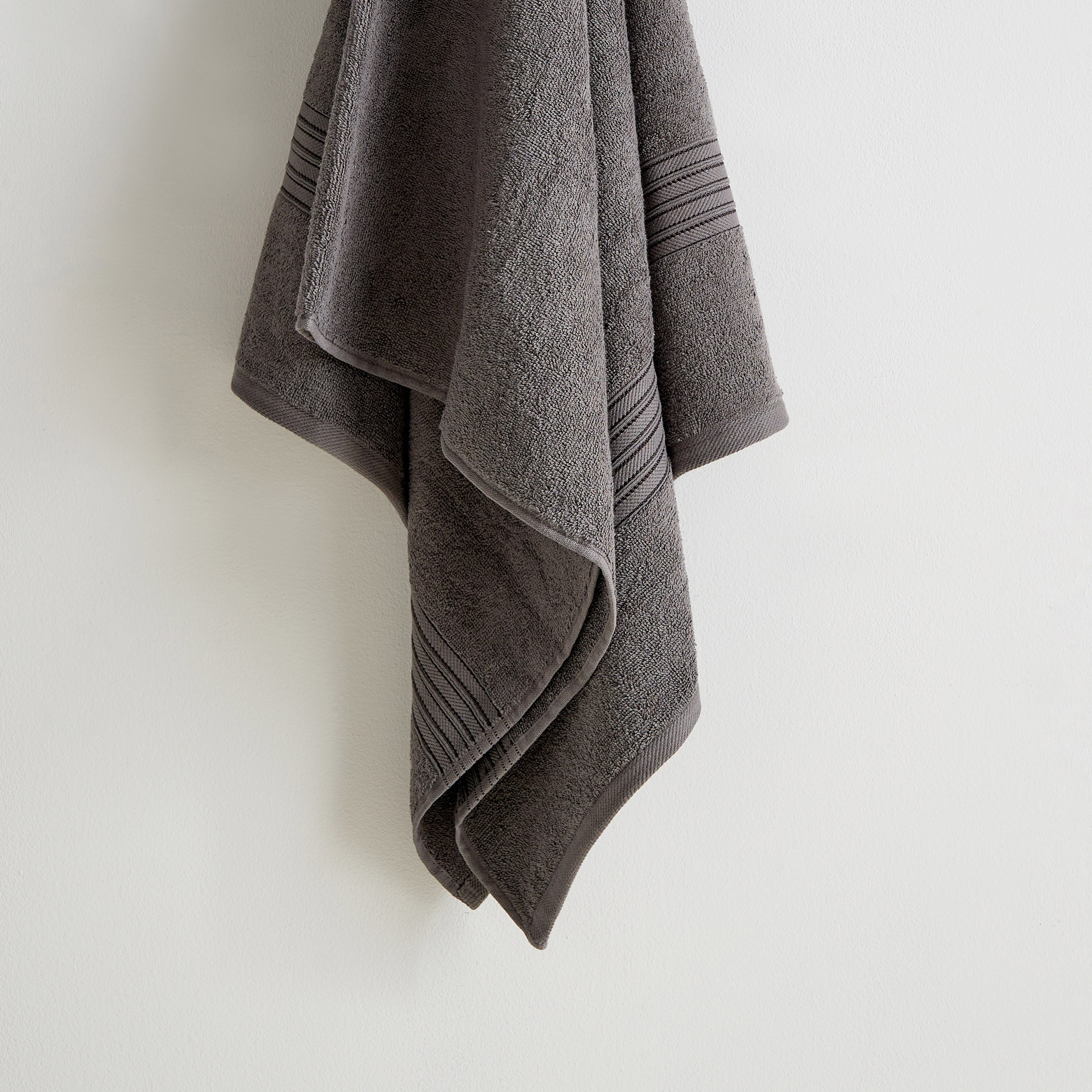Essential Carded Bath Towel - 70x140 cm-hbxbathroom-bathroomtextiles-image-3