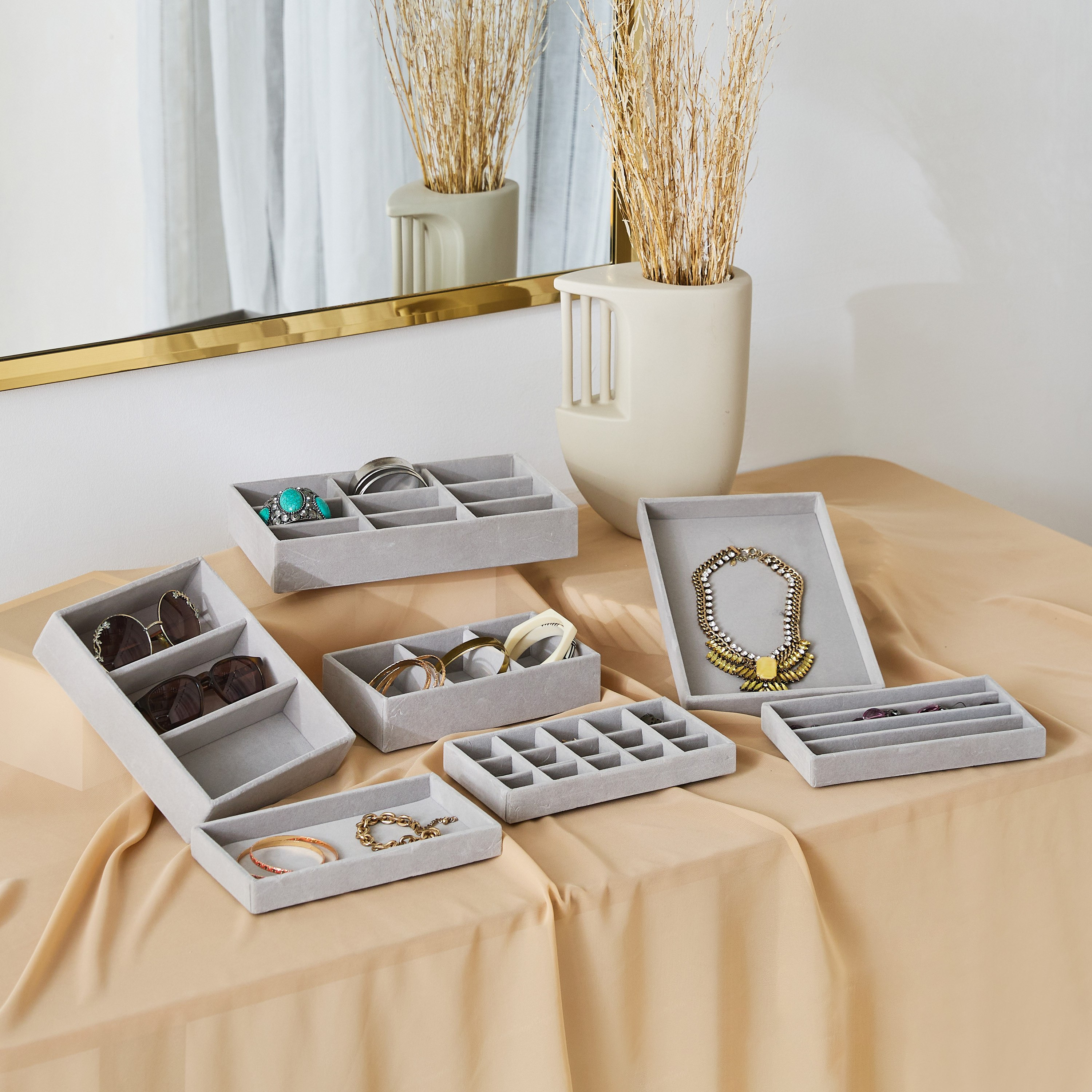 Velour 3-Compartment Jewellery Tray-hbxbedroom-bedroomaccessories-jewelleryboxesandholders-image-4