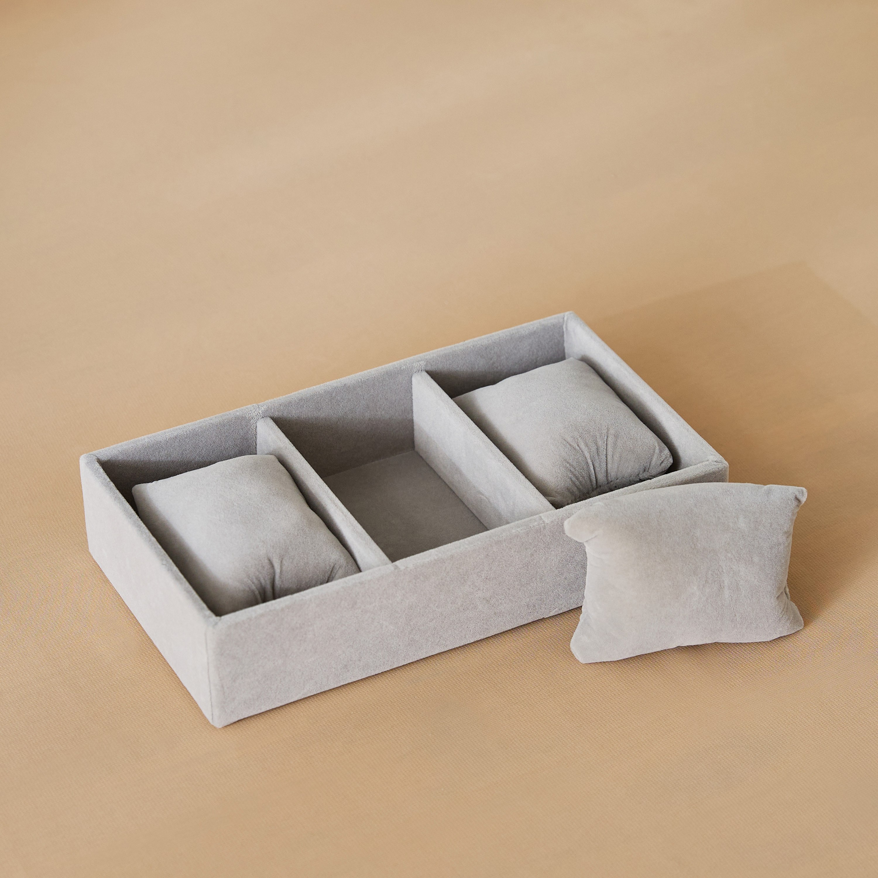 Velour 3-Compartment Jewellery Tray with 3 Pillows for Watches-hbxbedroom-bedroomaccessories-jewelleryboxesandholders-image-3