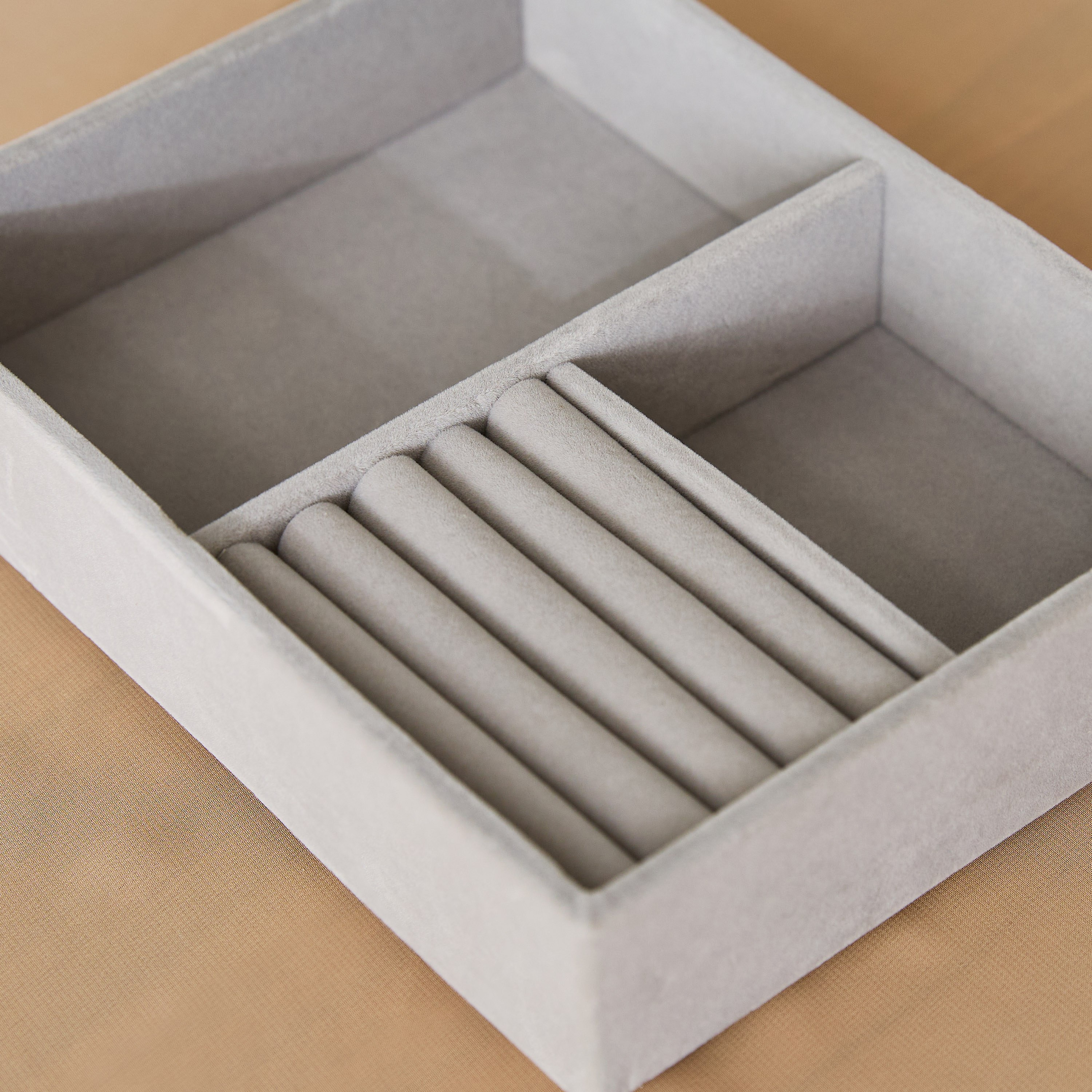 Velour 3-Compartment Jewellery Tray-hbxbedroom-bedroomaccessories-jewelleryboxesandholders-image-3