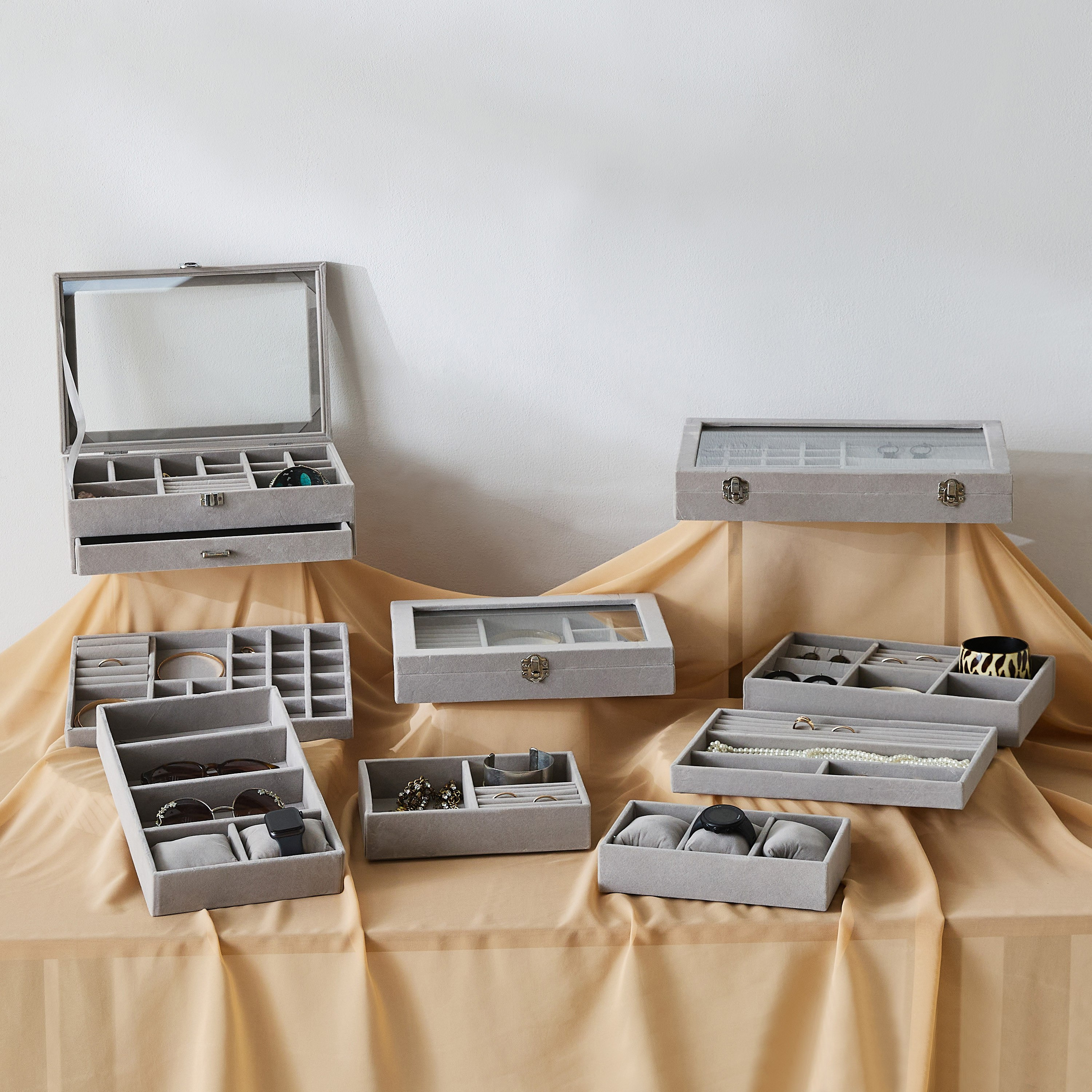 Velour 5-Compartment Jewellery Tray-hbxbedroom-bedroomaccessories-jewelleryboxesandholders-image-4