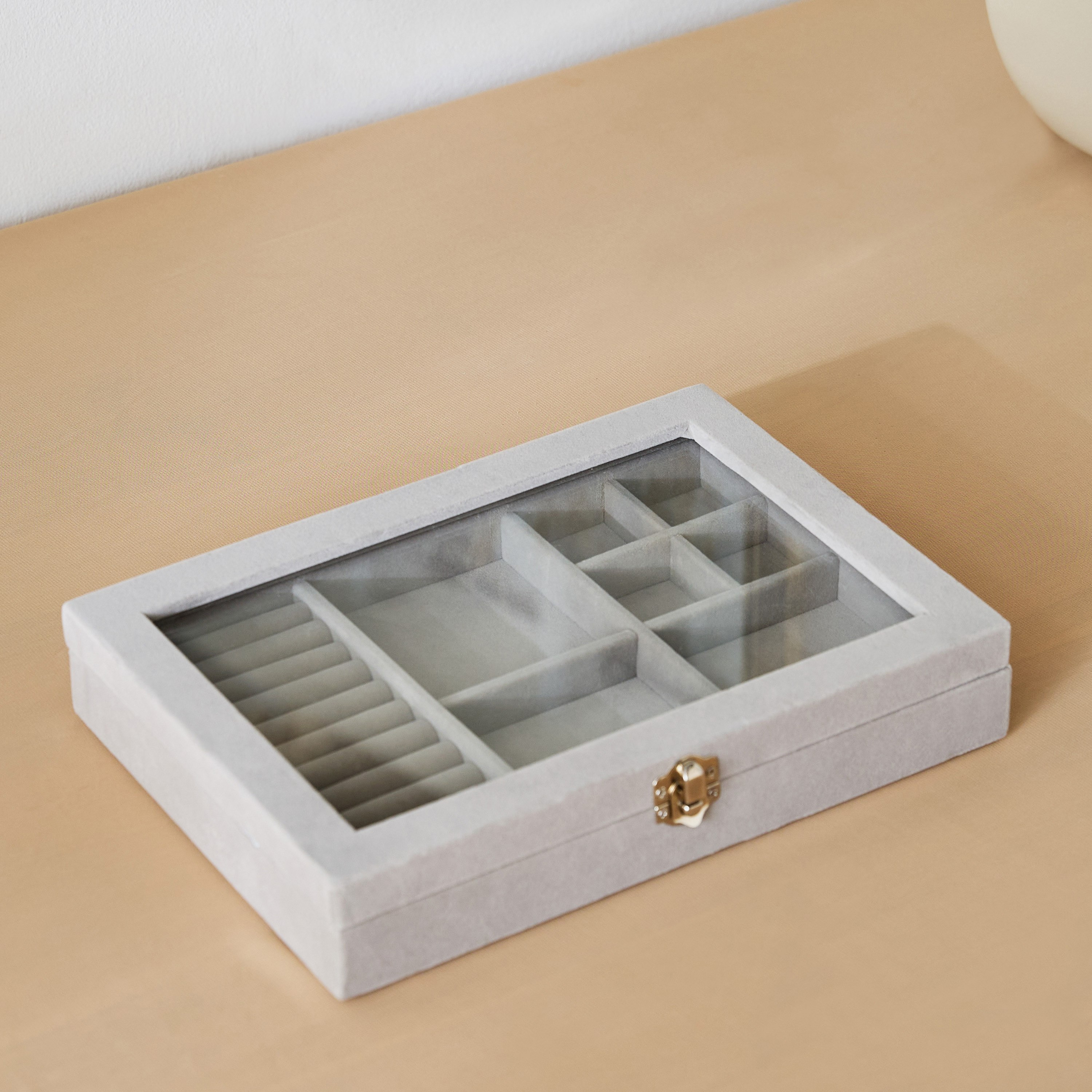 صندوق مجوهرات قطيفة بغطاء شفاف - 28.5x20x5 سم-hbxbedroom-bedroomaccessories-jewelleryboxesandholders-image-3