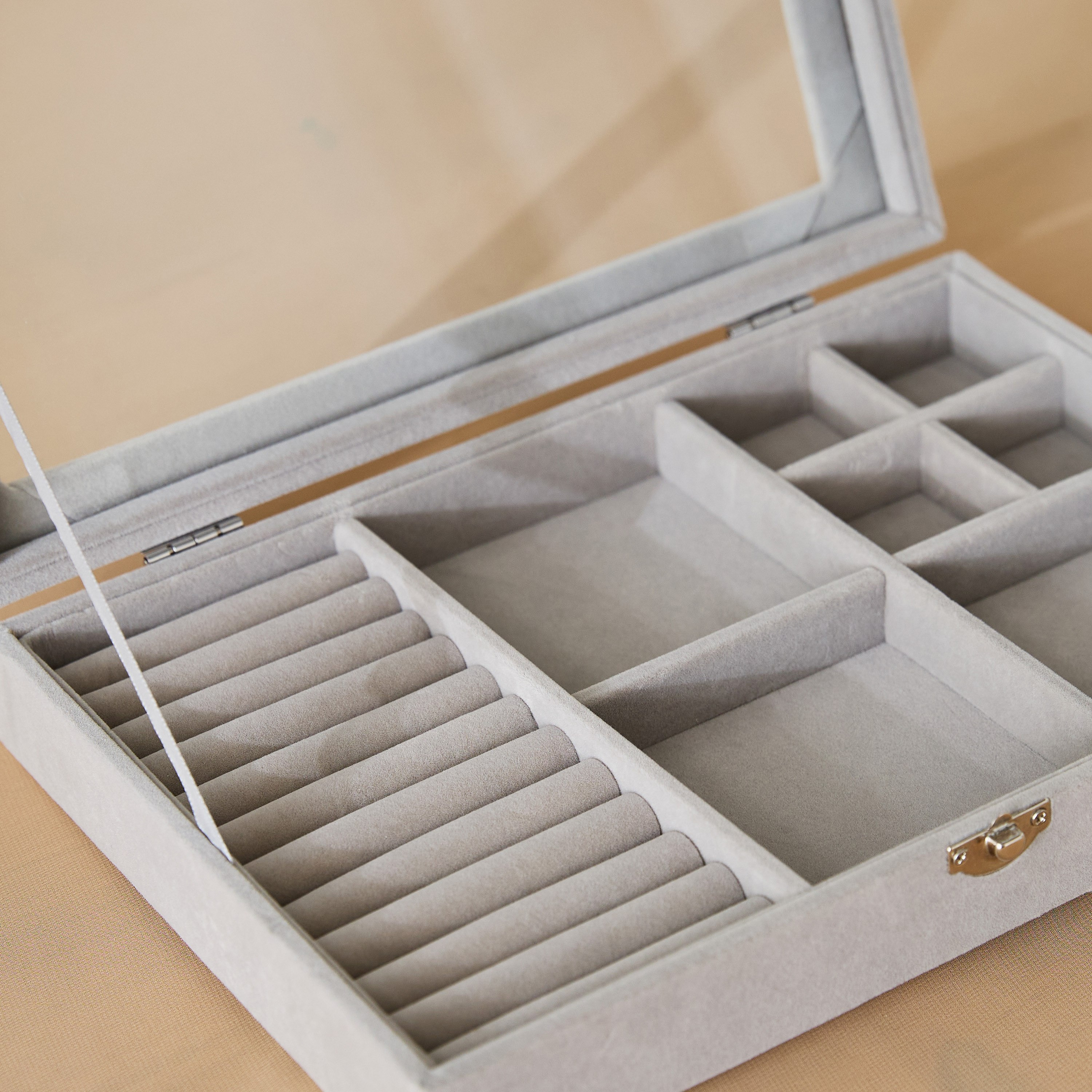 صندوق مجوهرات قطيفة بغطاء شفاف - 28.5x20x5 سم-hbxbedroom-bedroomaccessories-jewelleryboxesandholders-image-4