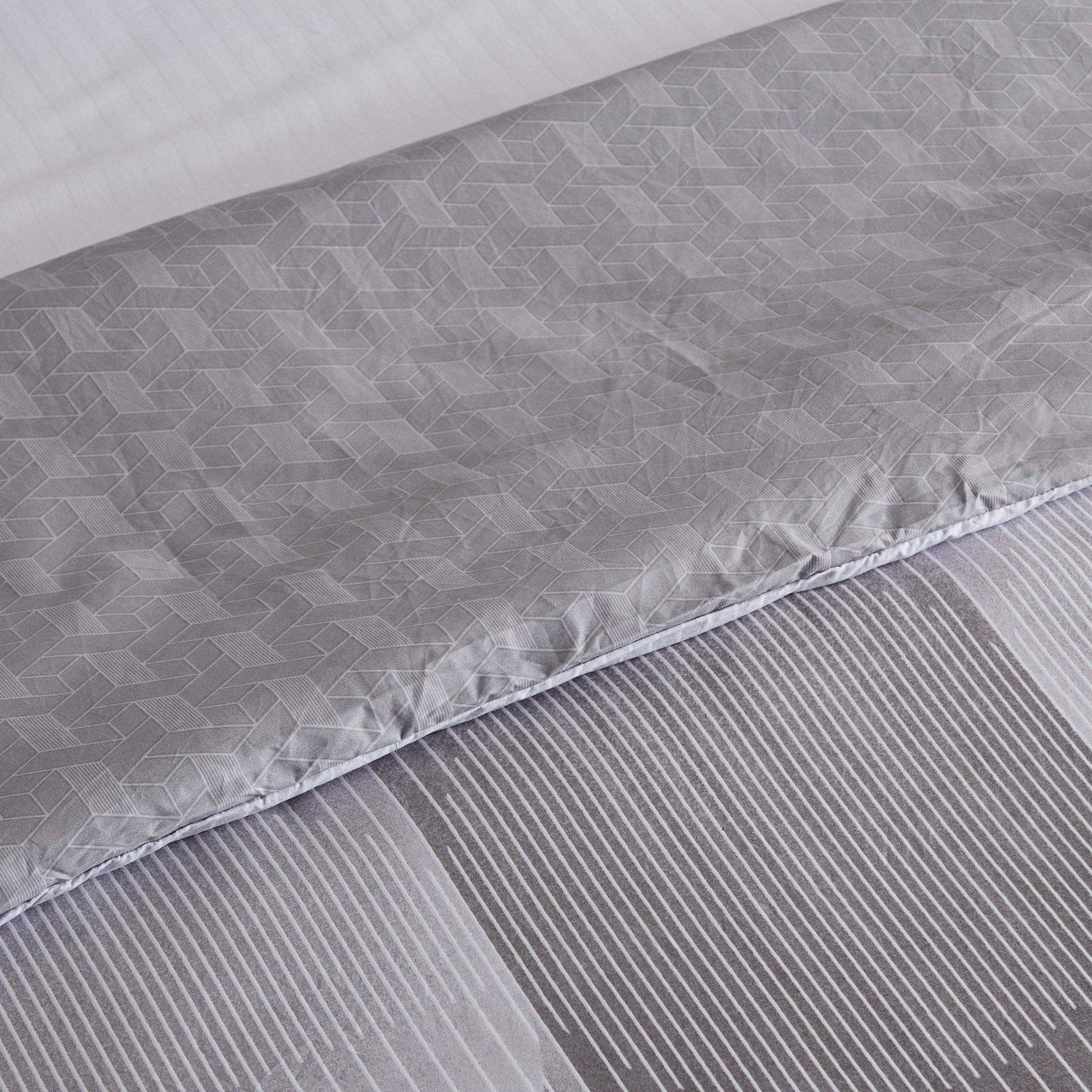 طقم غطاء لحاف فردي من الألياف الدقيقة قطعتين بطبعات آنيا من ميا- 135x200 سم-hbxhomeware-hbxbedroom-image-5