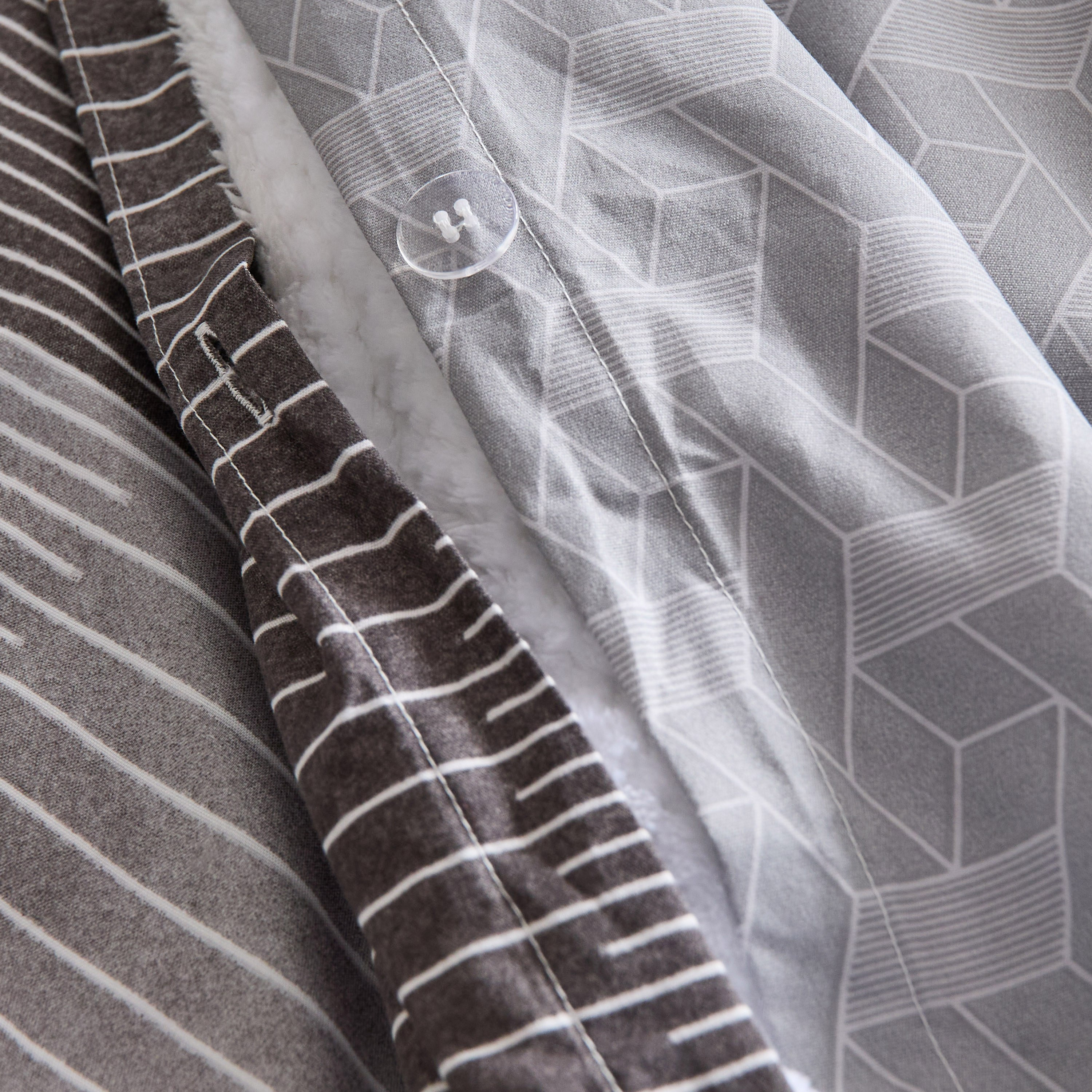 طقم غطاء لحاف فردي من الألياف الدقيقة قطعتين بطبعات آنيا من ميا- 135x200 سم-hbxhomeware-hbxbedroom-image-6