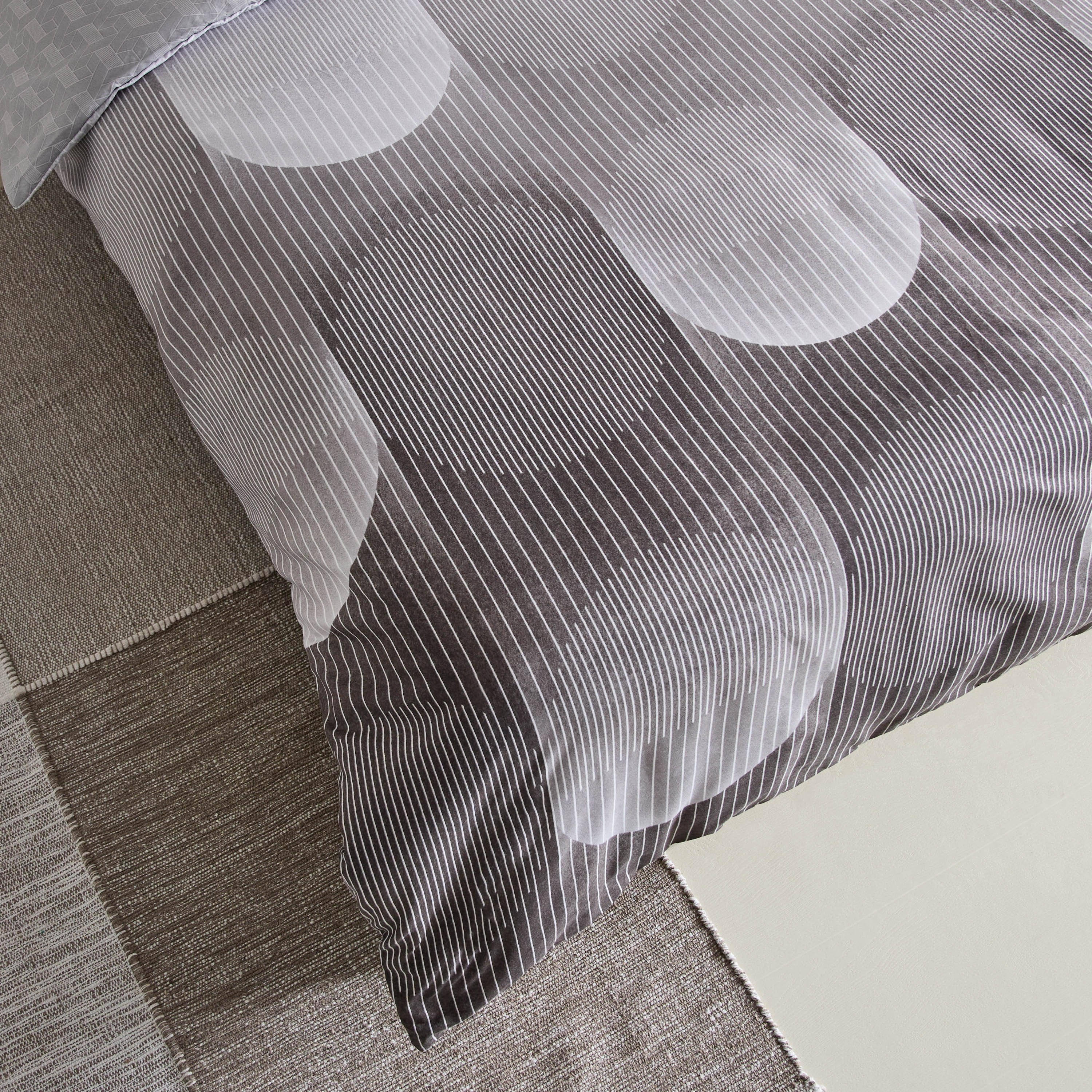 طقم غطاء لحاف توين 3 قطع من الألياف الدقيقة بطبعات آنيا من ميا- 150 × 220 سم-hbxhomeware-hbxbedroom-image-5