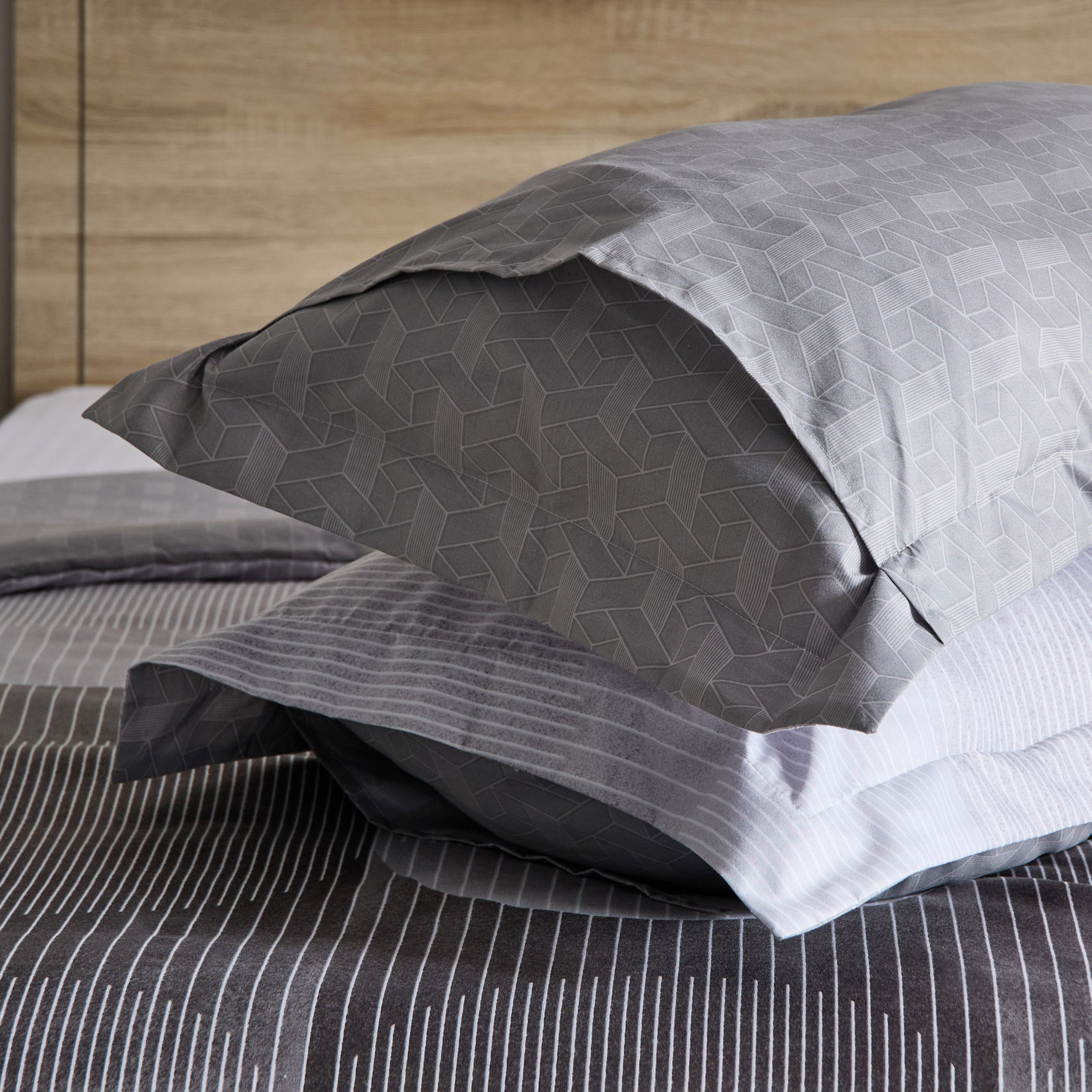 طقم غطاء لحاف توين 3 قطع من الألياف الدقيقة بطبعات آنيا من ميا- 150 × 220 سم-hbxhomeware-hbxbedroom-image-8