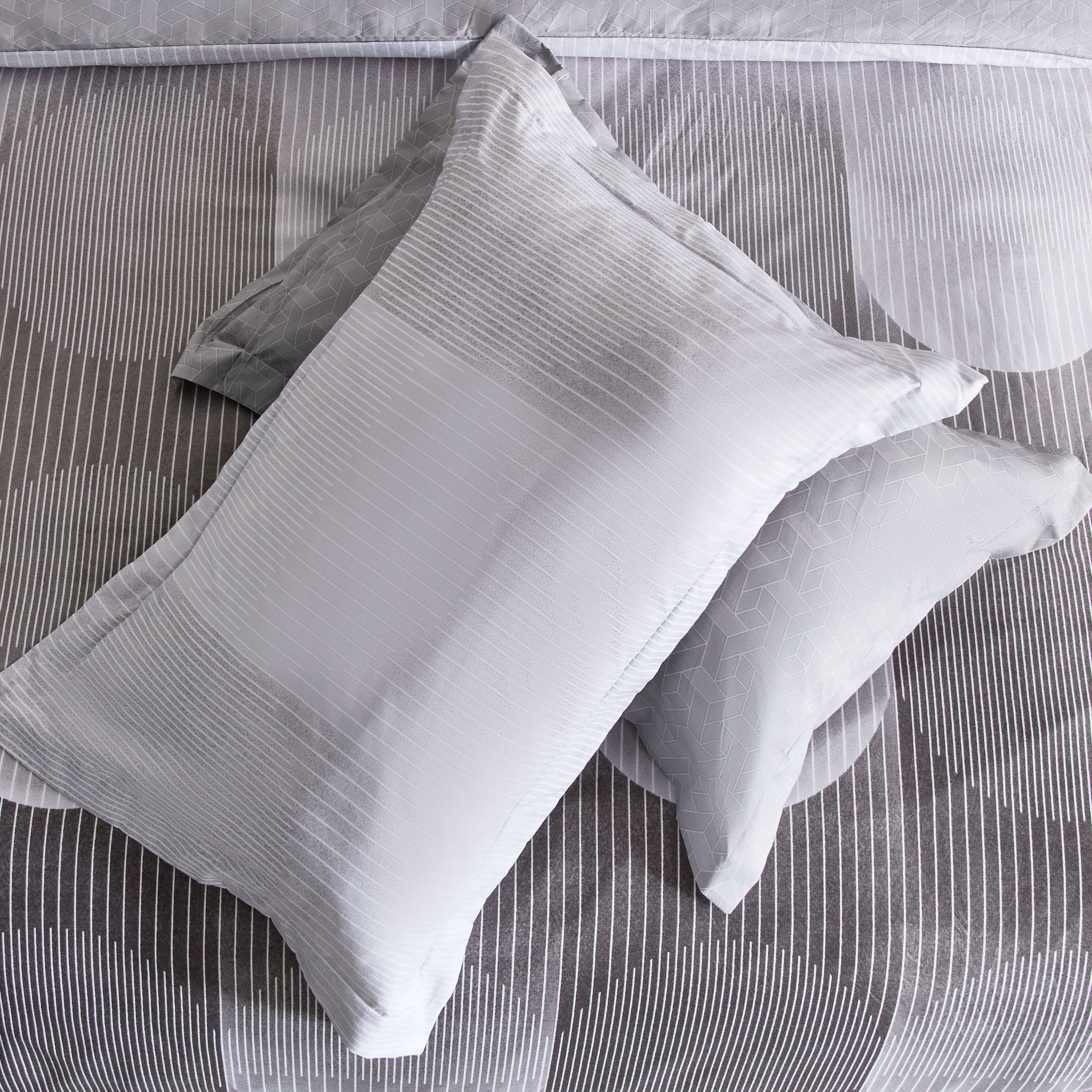 طقم غطاء لحاف كوين كينج 3 قطع من الألياف الدقيقة بطبعات أنيا من ميا - 220x220 سم-hbxhomeware-hbxbedroom-image-7