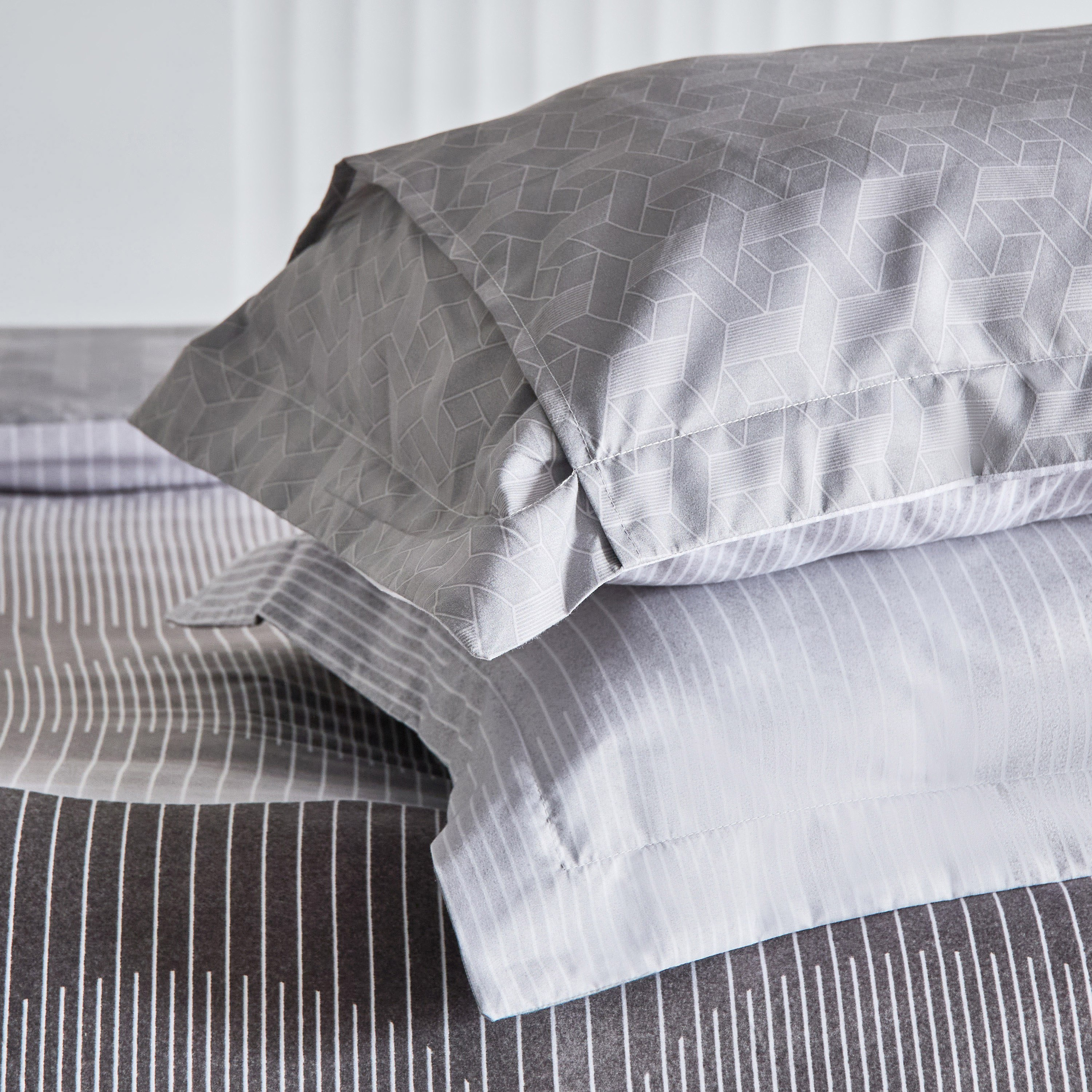 طقم غطاء لحاف كوين كينج 3 قطع من الألياف الدقيقة بطبعات أنيا من ميا - 220x220 سم-hbxhomeware-hbxbedroom-image-8