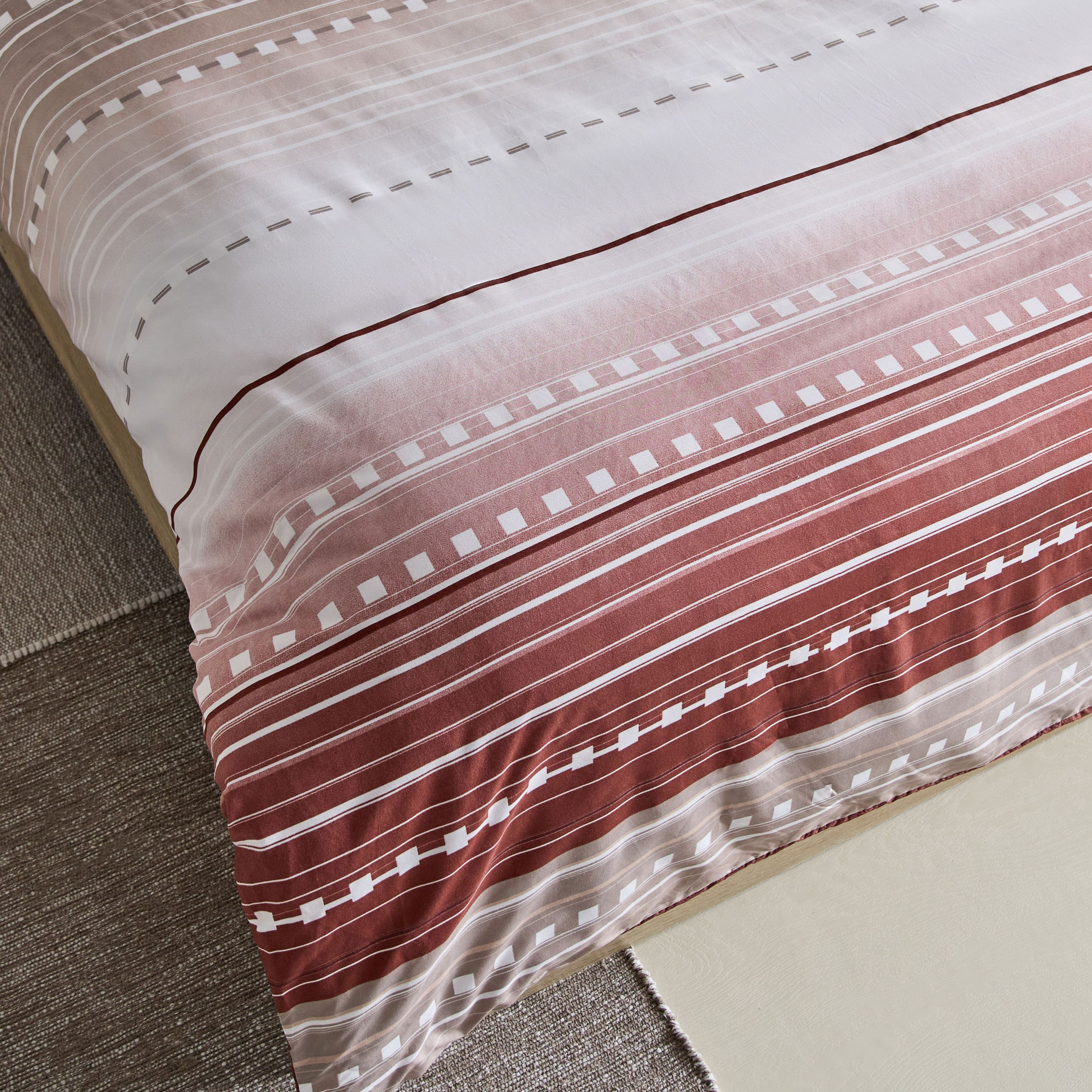 طقم غطاء لحاف فردي من الألياف الدقيقة قطعتين صوفيا من ميا - 135x200 سم-hbxhomeware-hbxbedroom-image-4
