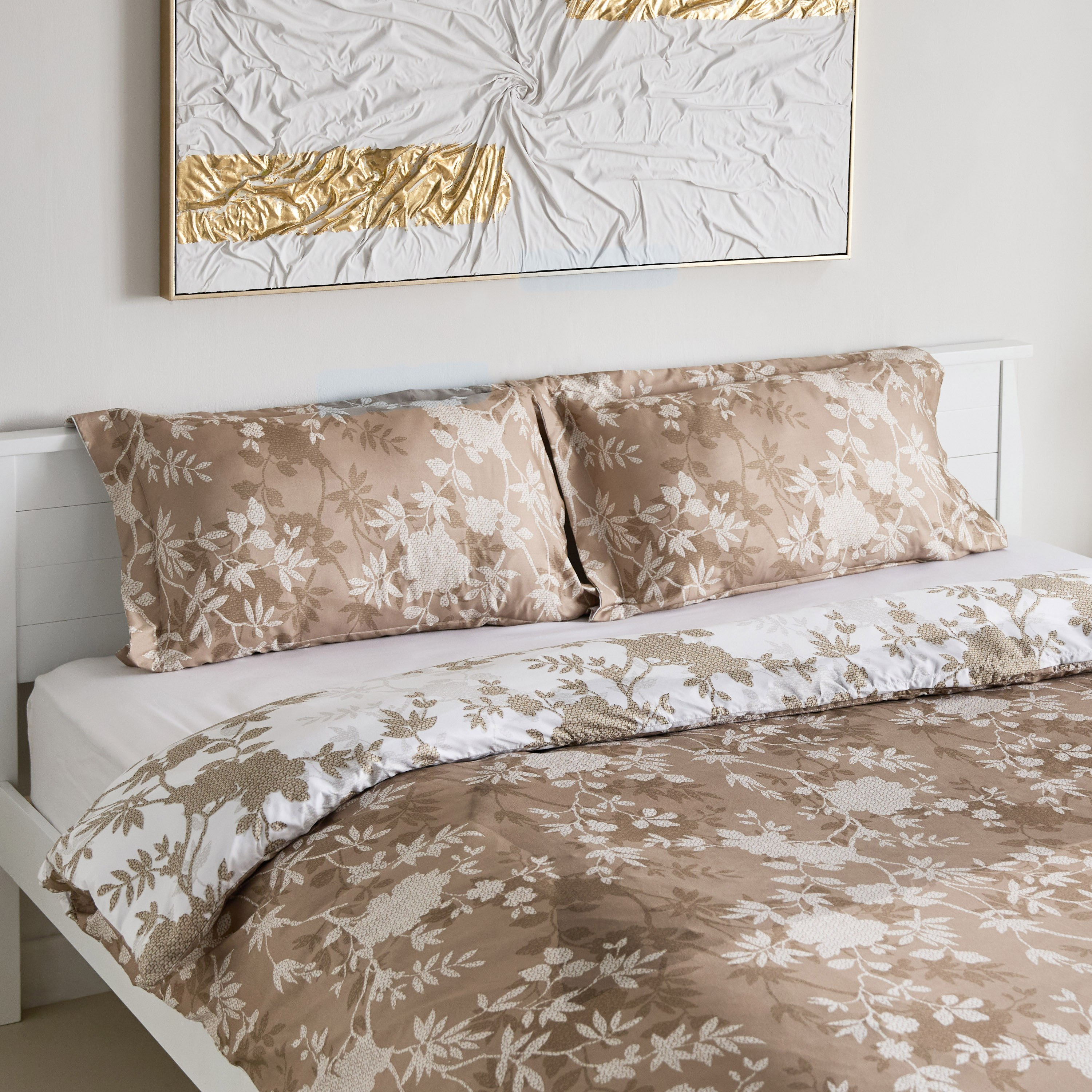 طقم غطاء لحاف كوين كينج 3 قطع من الألياف الدقيقة بطبعات إليجا من ميا - 220x220 سم-hbxhomeware-hbxbedroom-image-1