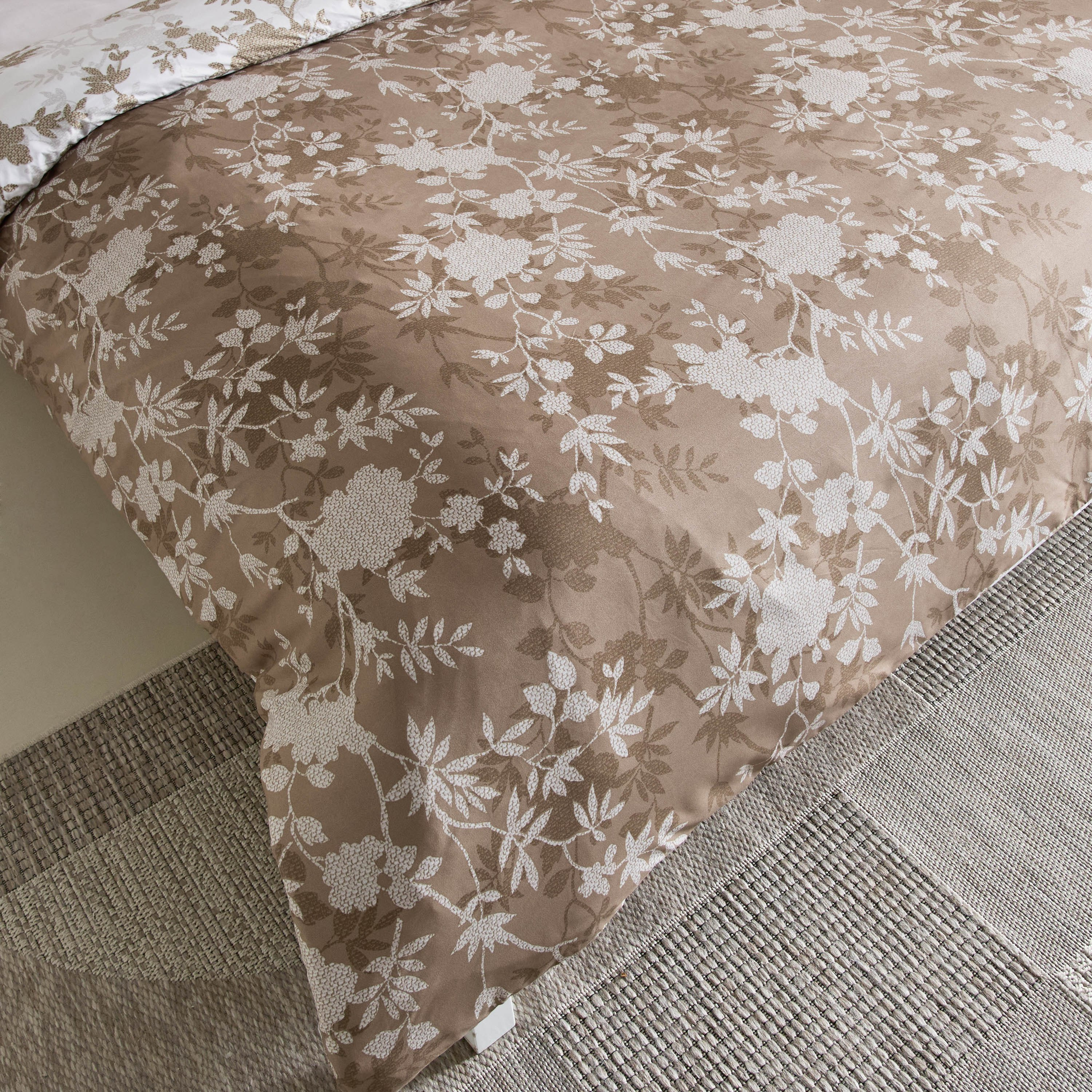 طقم غطاء لحاف كوين كينج 3 قطع من الألياف الدقيقة بطبعات إليجا من ميا - 220x220 سم-hbxhomeware-hbxbedroom-image-4