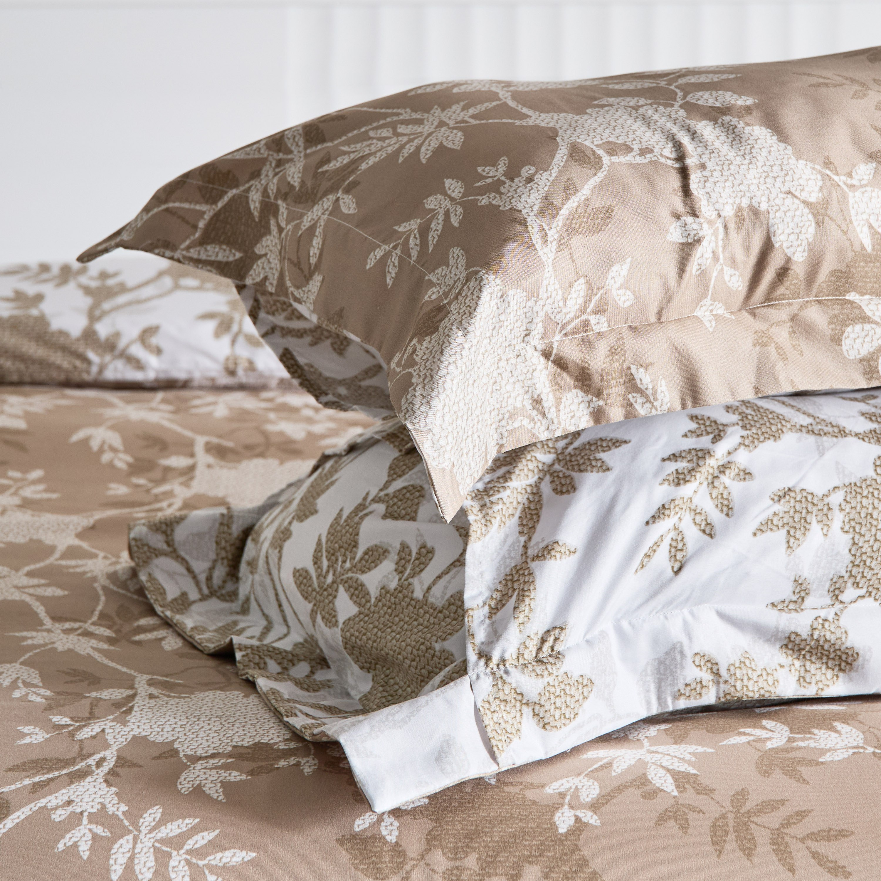 طقم غطاء لحاف كوين كينج 3 قطع من الألياف الدقيقة بطبعات إليجا من ميا - 220x220 سم-hbxhomeware-hbxbedroom-image-7