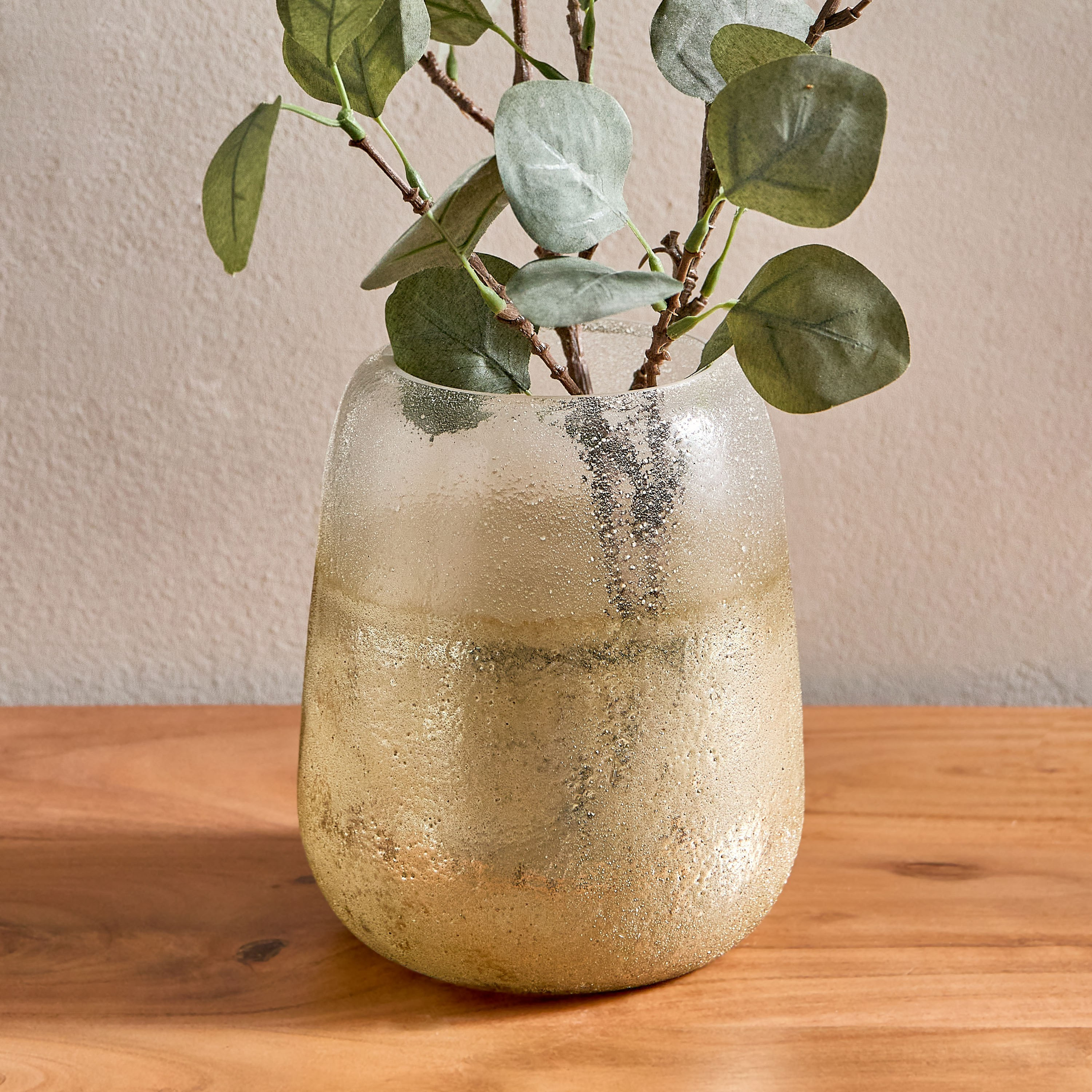 مزهرية زجاجية مجعّدة من إيرتون - 15x15x18 سم-hbxbedroom-decorandaccessories-vases-image-1