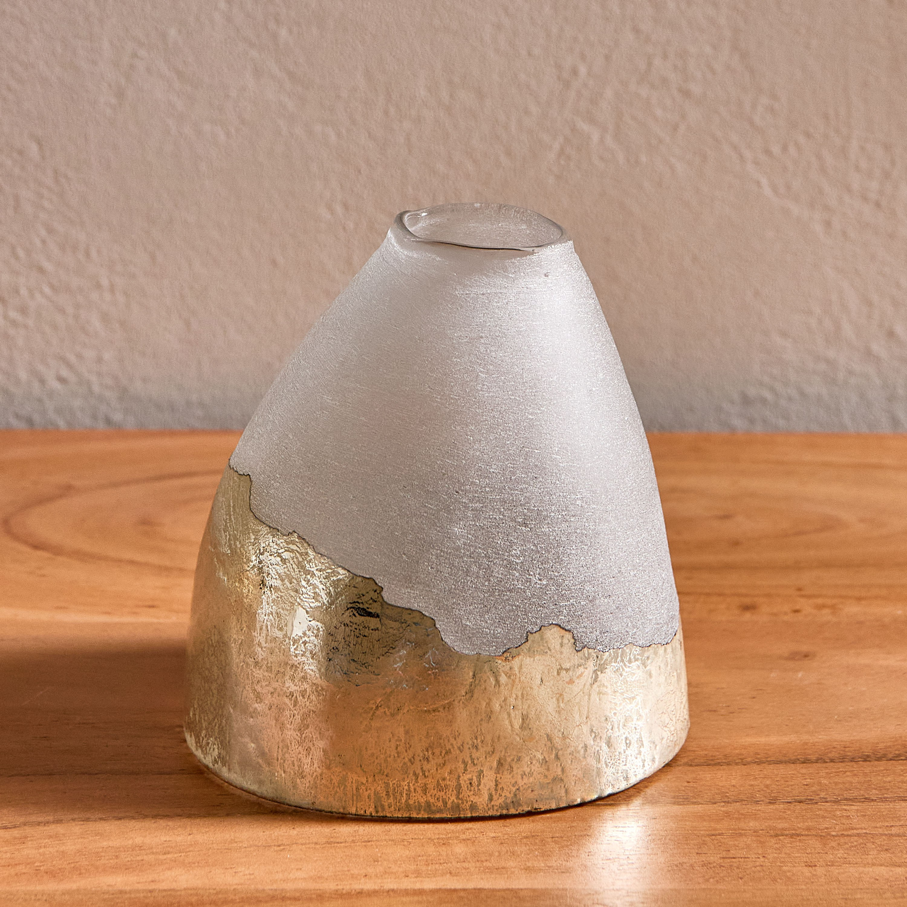 مزهرية زجاج برقائق معدنية من إيرتون - 12x10x13 سم-hbxbedroom-decorandaccessories-vases-image-2
