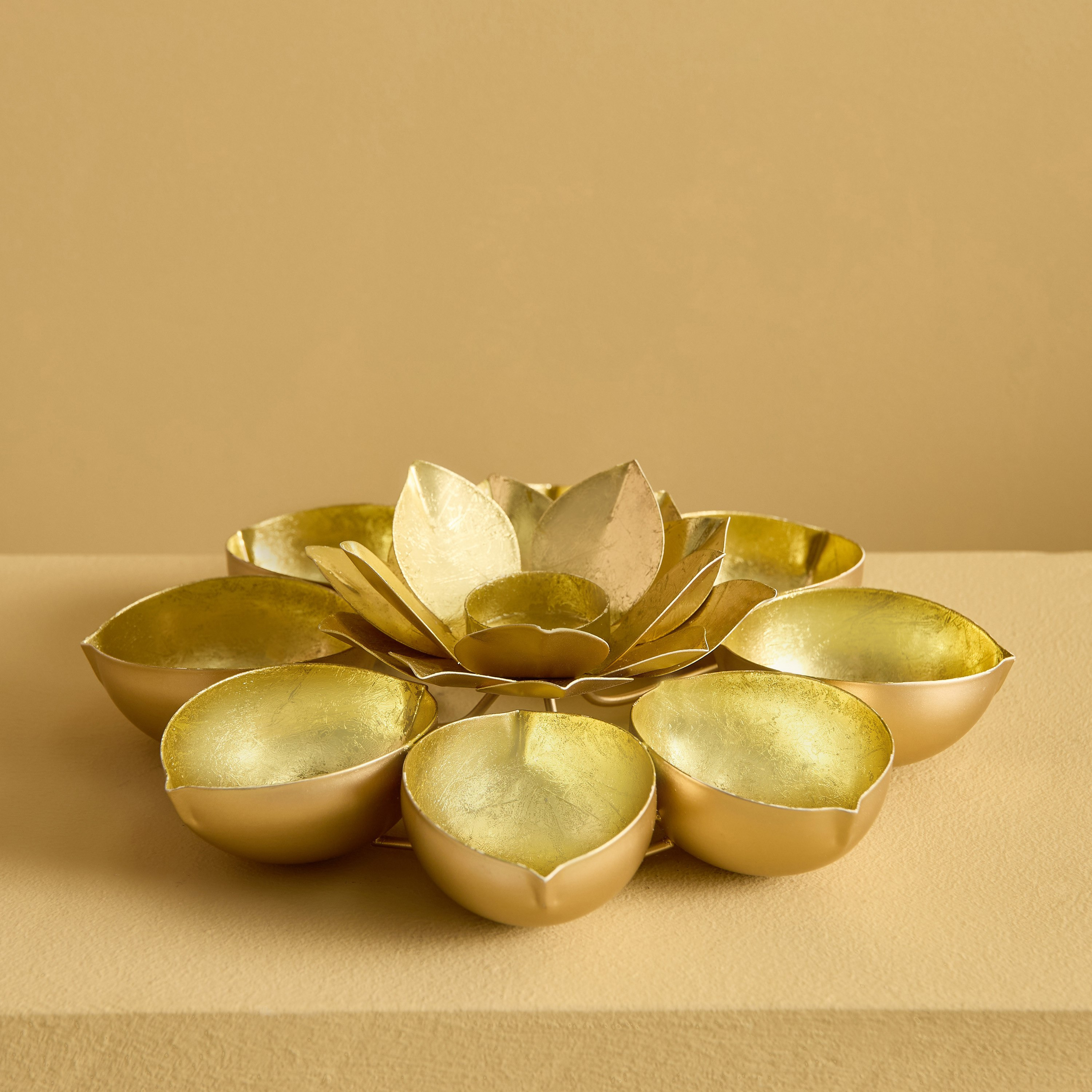 زينة حائط معدن ضياء من نيوم- 27×27×6 سم-hbxhomeware-homedecor-figurinesandornaments-image-1