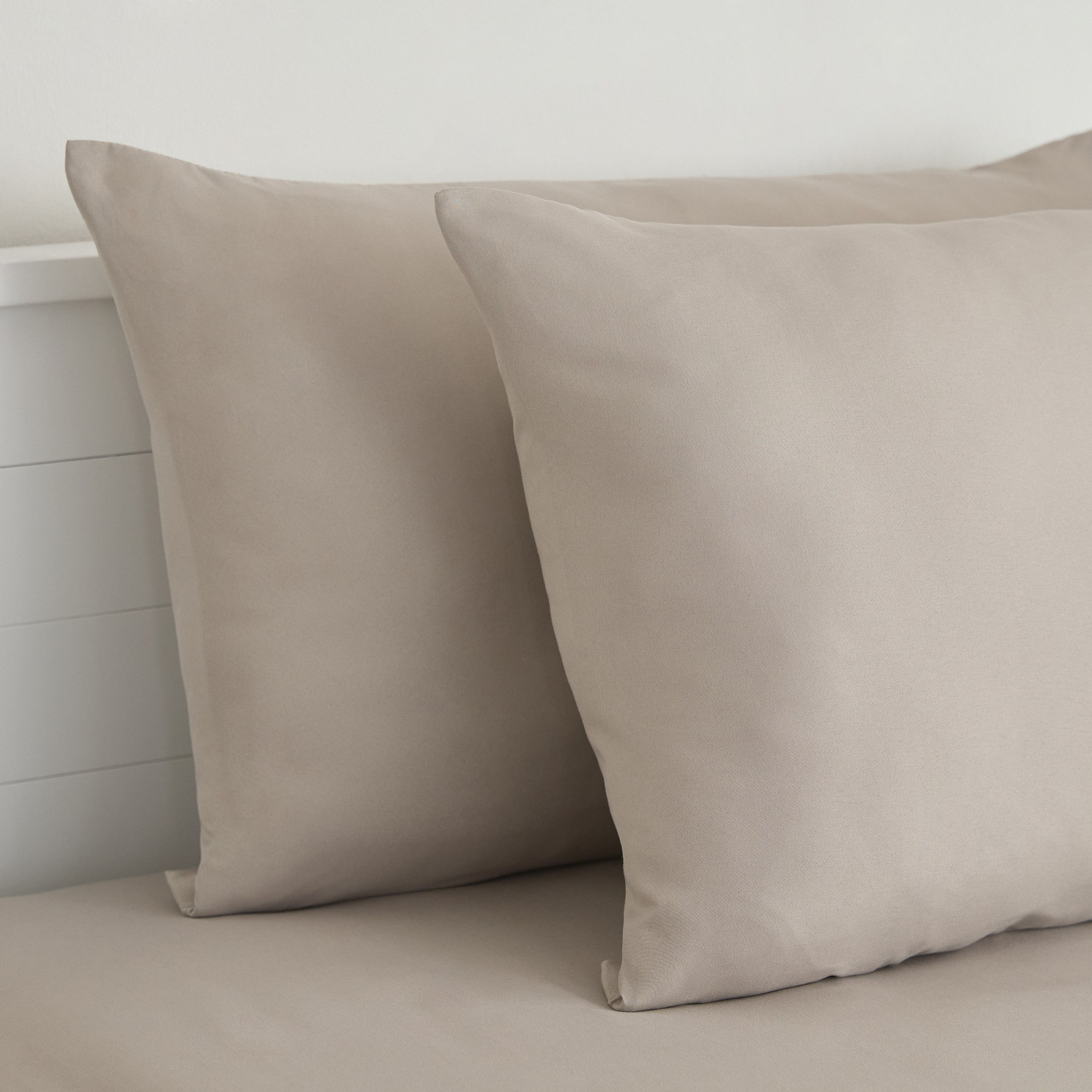 Derby 2-Piece Solid Microfiber Pillowcase Set - 45x70 cm-hbxhomeware-hbxbedroom-image-3
