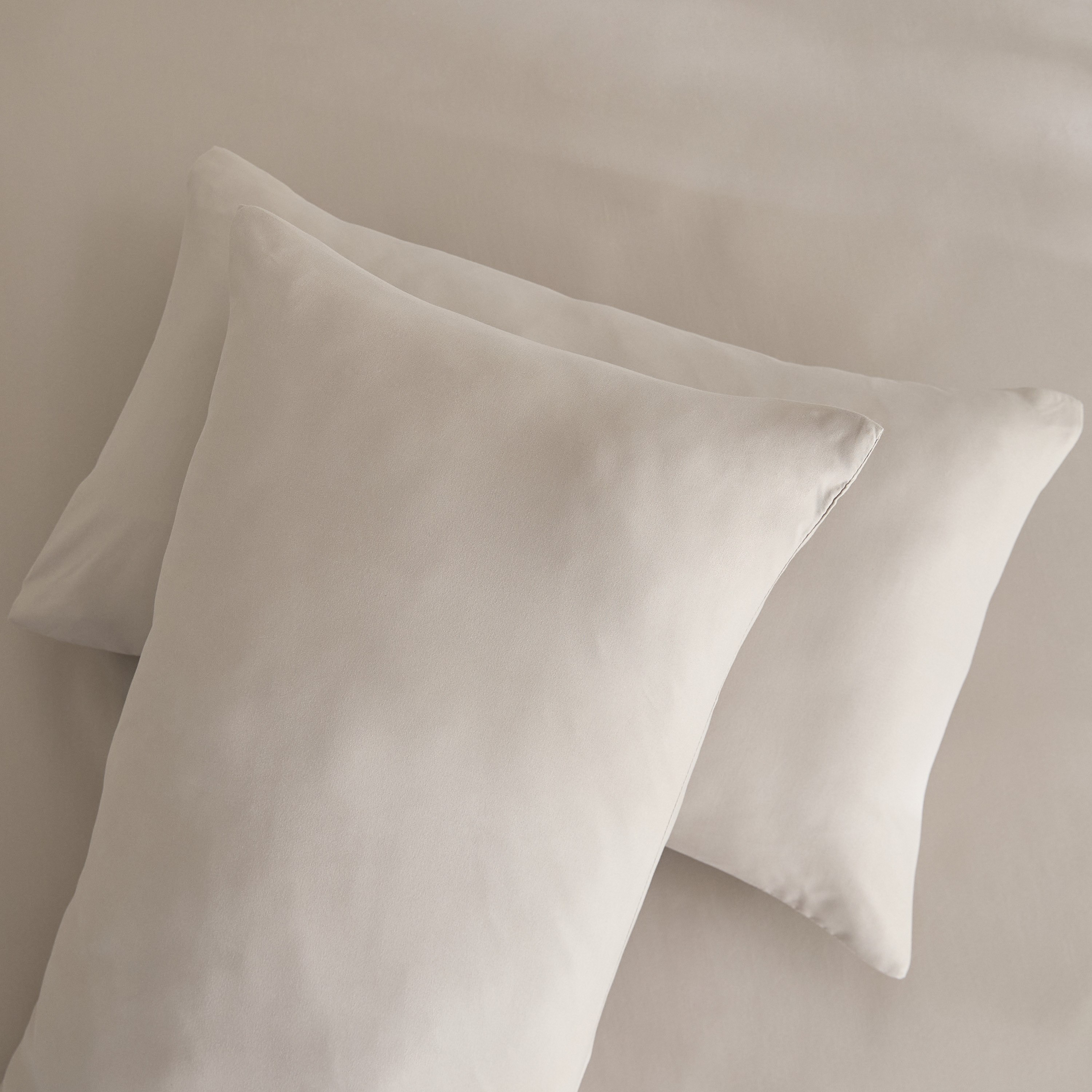 Derby 2-Piece Solid Microfiber Pillowcase Set - 45x70 cm-hbxhomeware-hbxbedroom-image-4