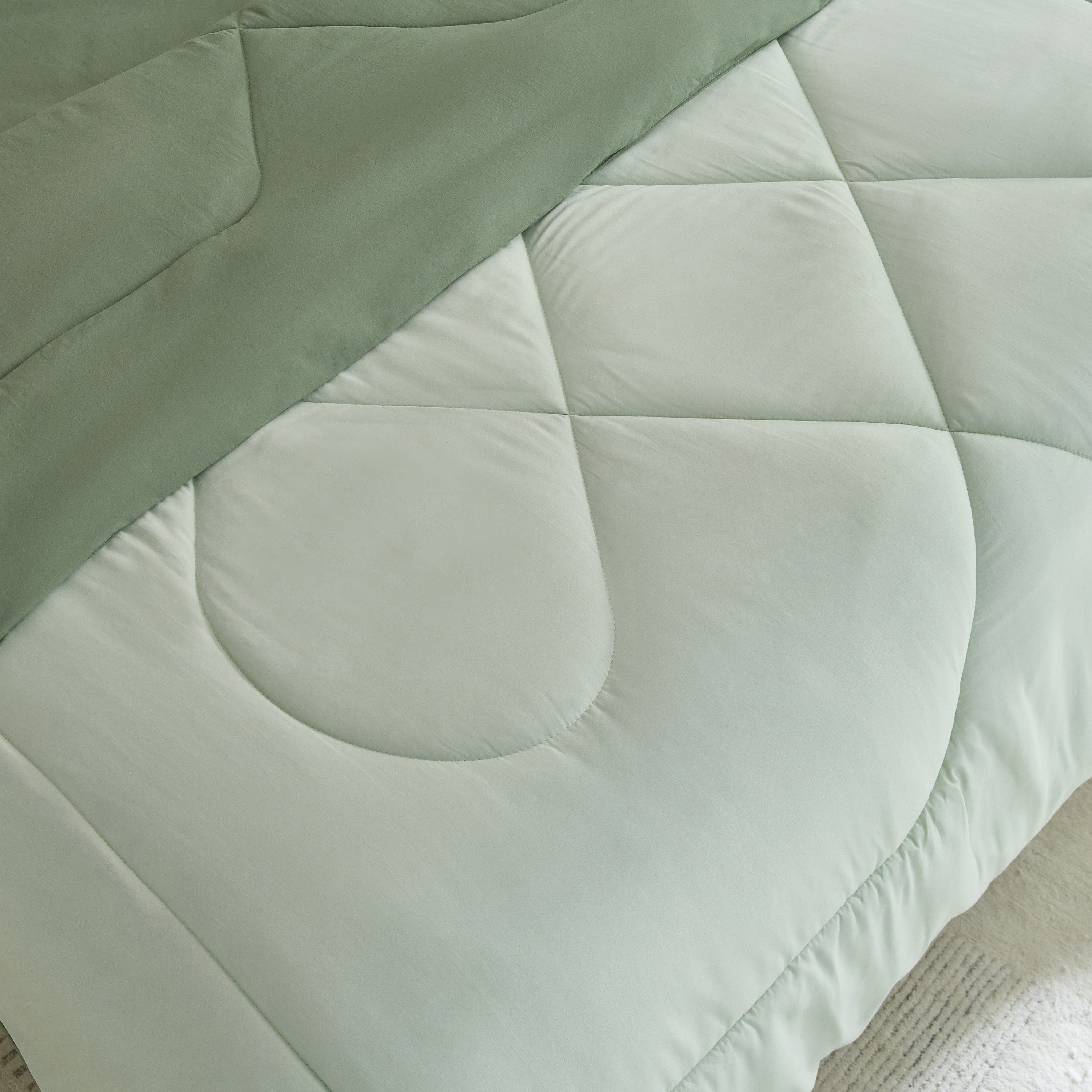 Derby 3-Piece Reversible Microfiber Queen Comforter Set - 200x230 cm-hbxhomeware-hbxbedroom-image-5