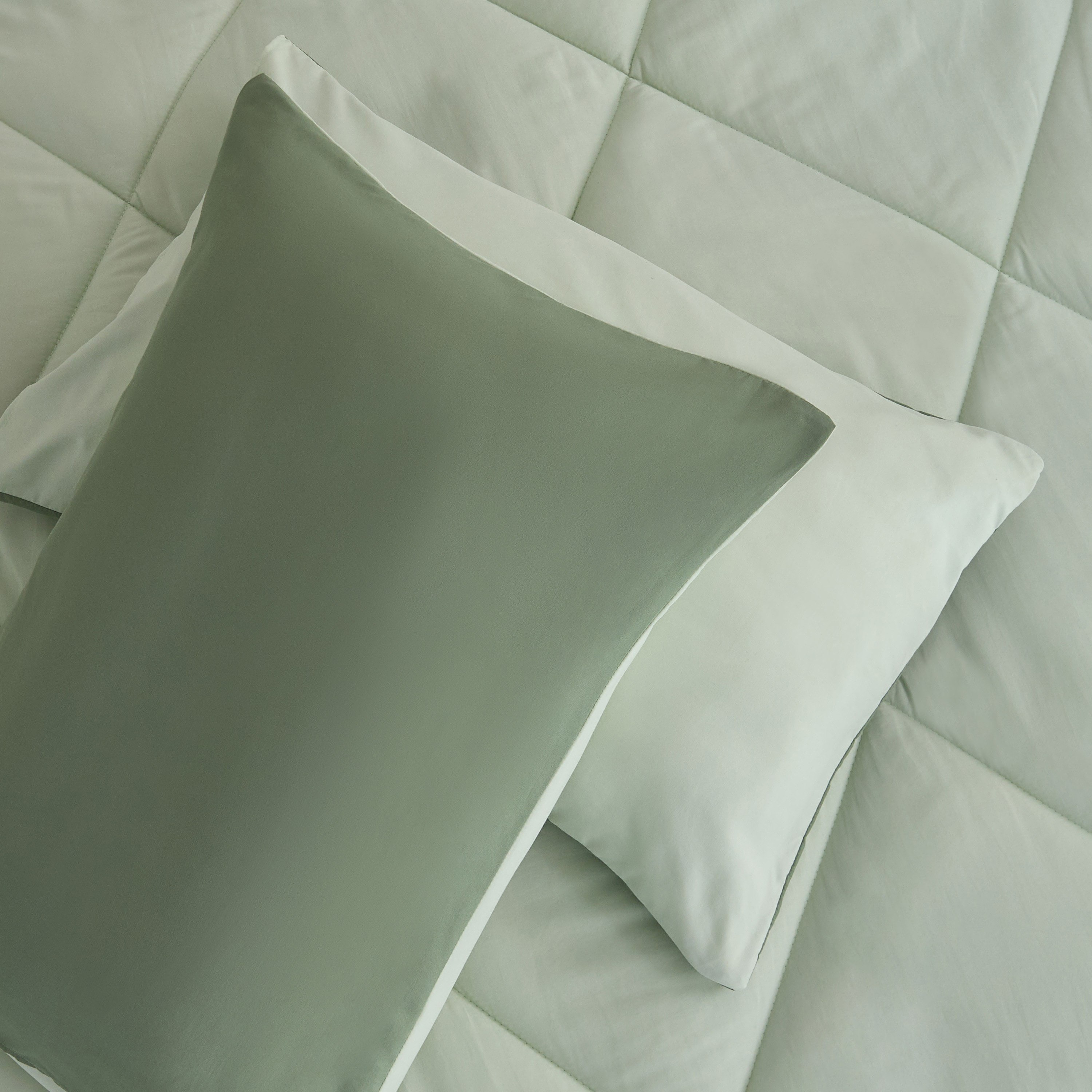 Derby 3-Piece Reversible Microfiber Queen Comforter Set - 200x230 cm-hbxhomeware-hbxbedroom-image-7