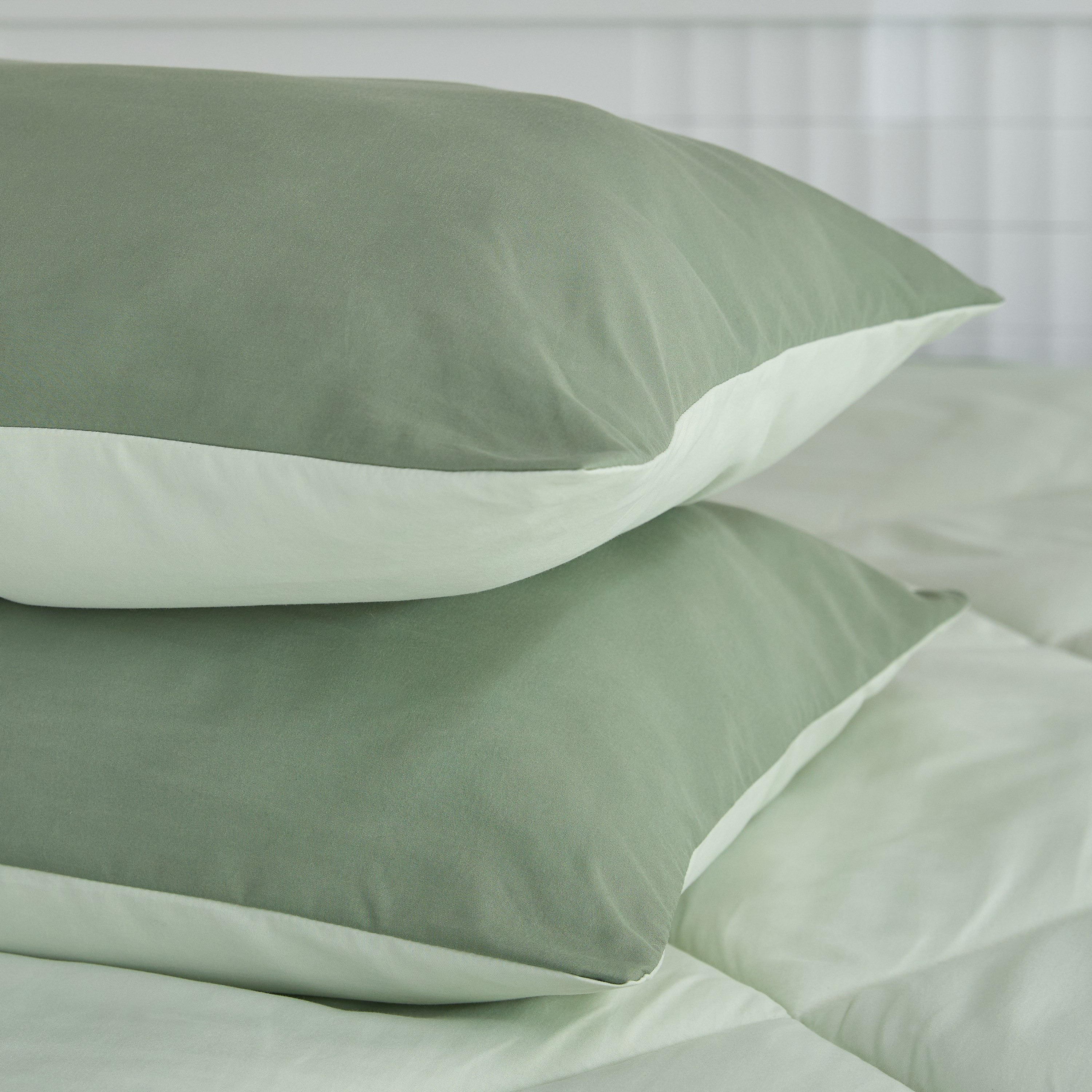 Derby 3-Piece Reversible Microfiber Queen Comforter Set - 200x230 cm-hbxhomeware-hbxbedroom-image-8