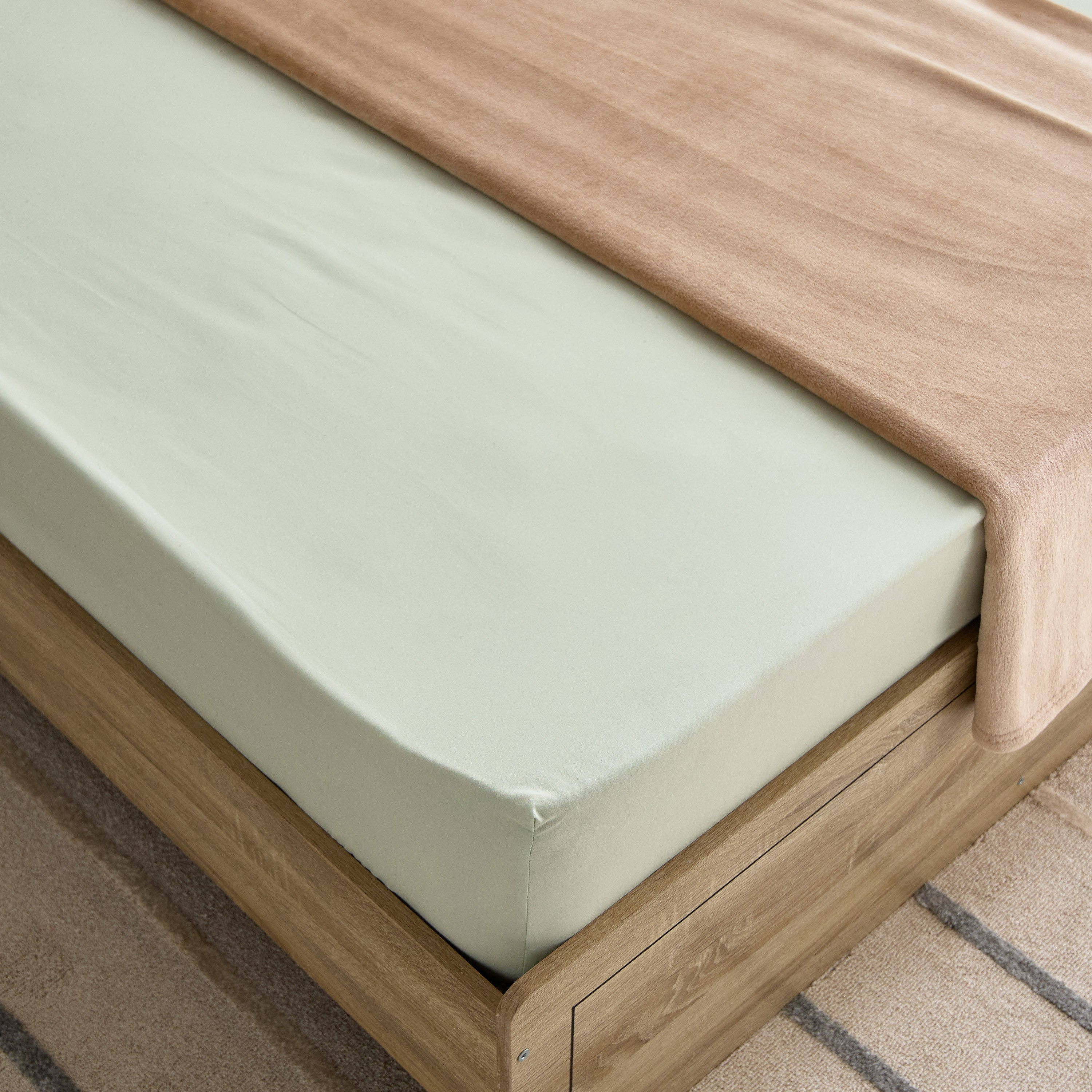 شرشف مطاطي فردي سادة من الألياف الدقيقة من ديربي - 90x190+20 سم-hbxhomeware-hbxbedroom-image-1