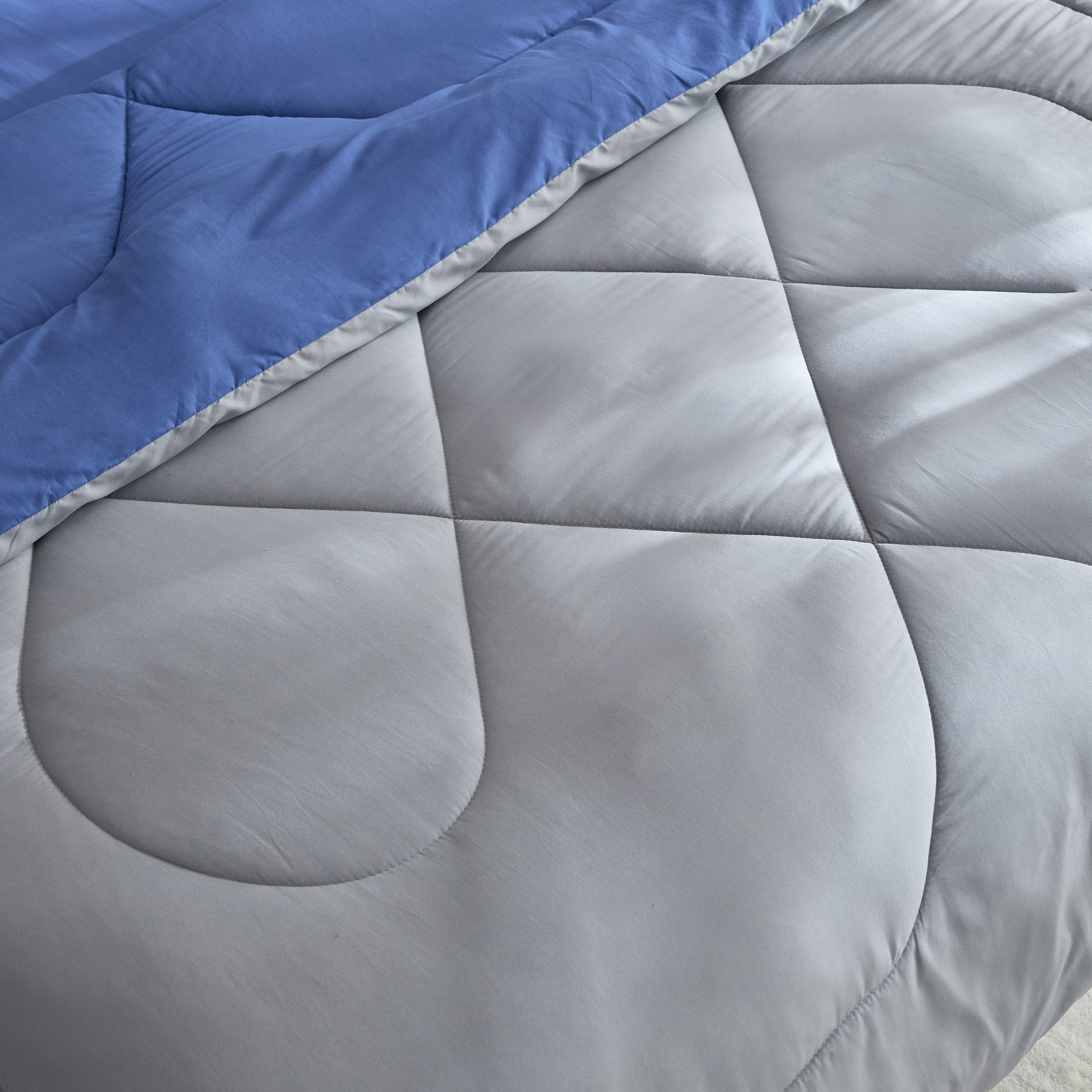 Derby 3-Piece Reversible Microfiber King Comforter Set - 220x240 cm-hbxhomeware-hbxbedroom-image-5