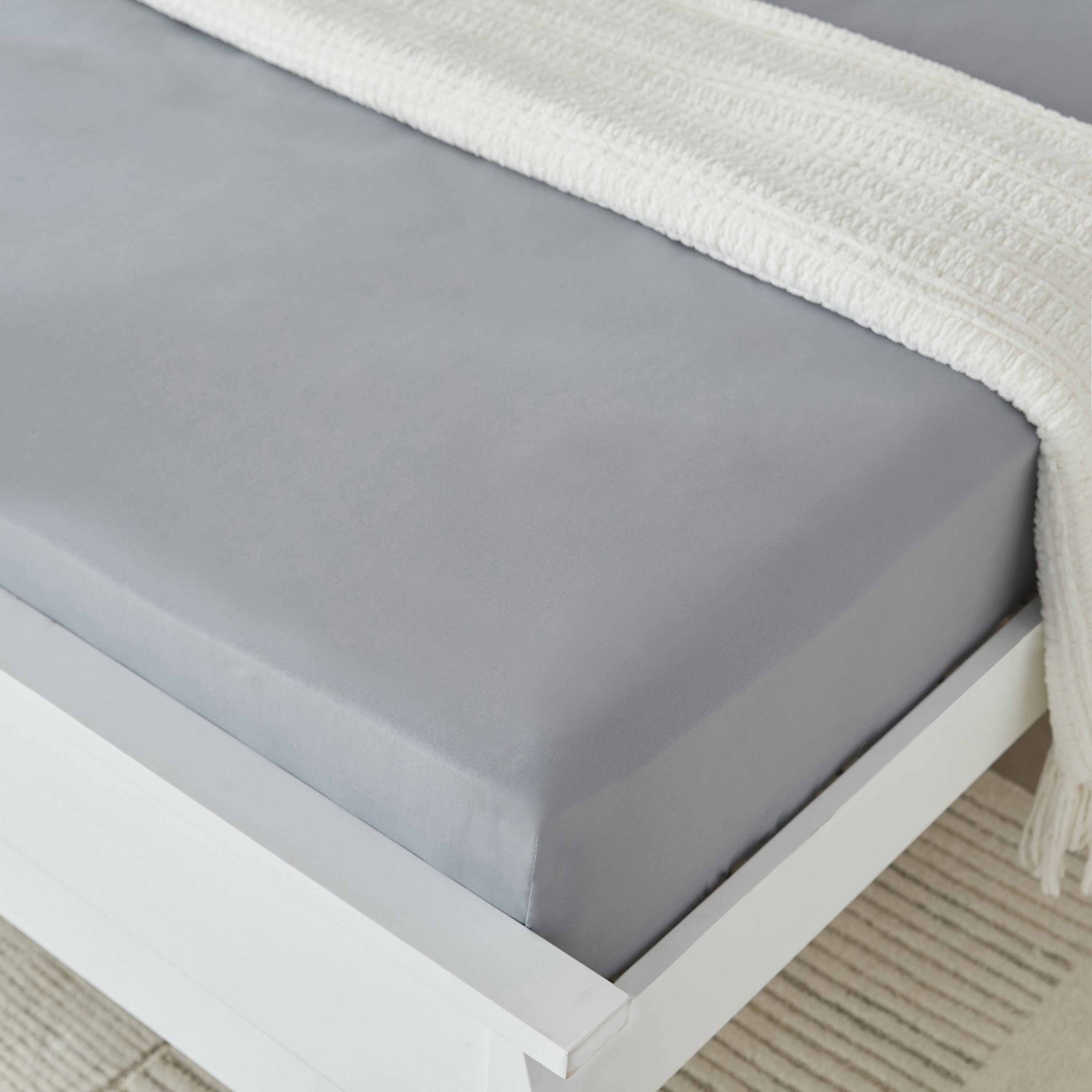 شرشف مطاطي كينج سادة من الألياف الدقيقة من ديربي - 180x200+25 سم-hbxhomeware-hbxbedroom-image-1