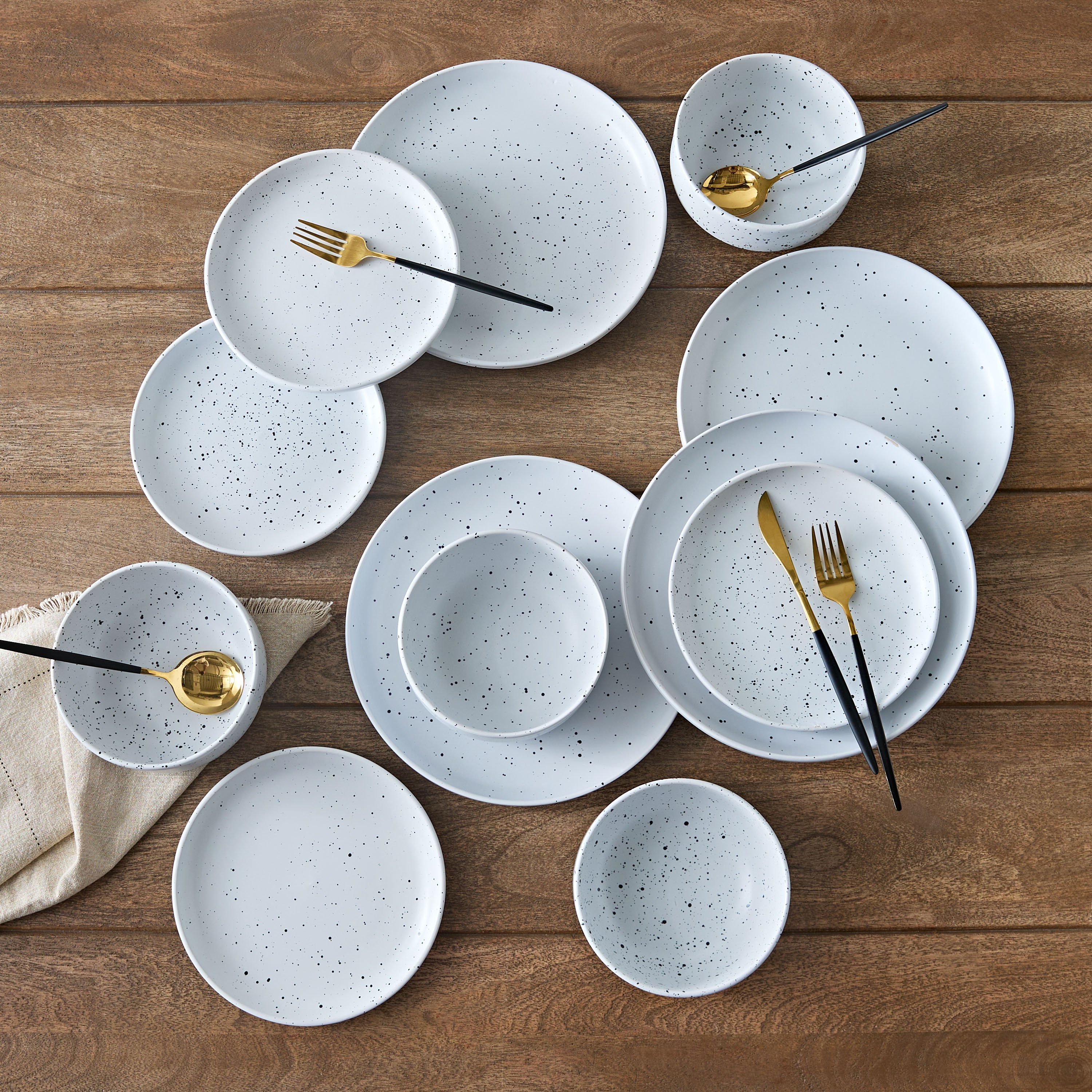 طقم عشاء 12 قطعة بتصميم منقط من إليجنزا - 4 أشخاص-hbxdiningroom-tabletop-dinnersets-image-1
