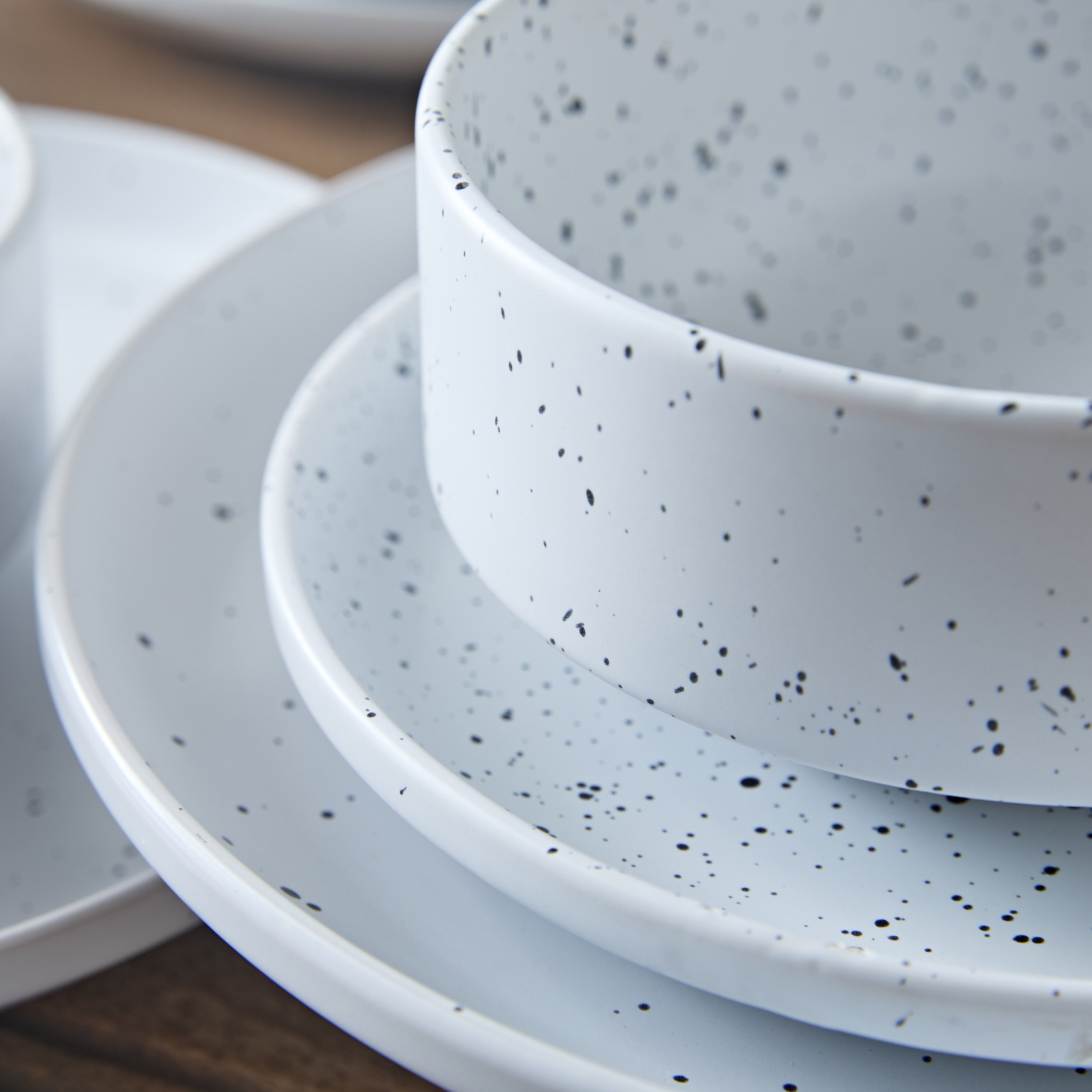 طقم عشاء 12 قطعة بتصميم منقط من إليجنزا - 4 أشخاص-hbxdiningroom-tabletop-dinnersets-image-4
