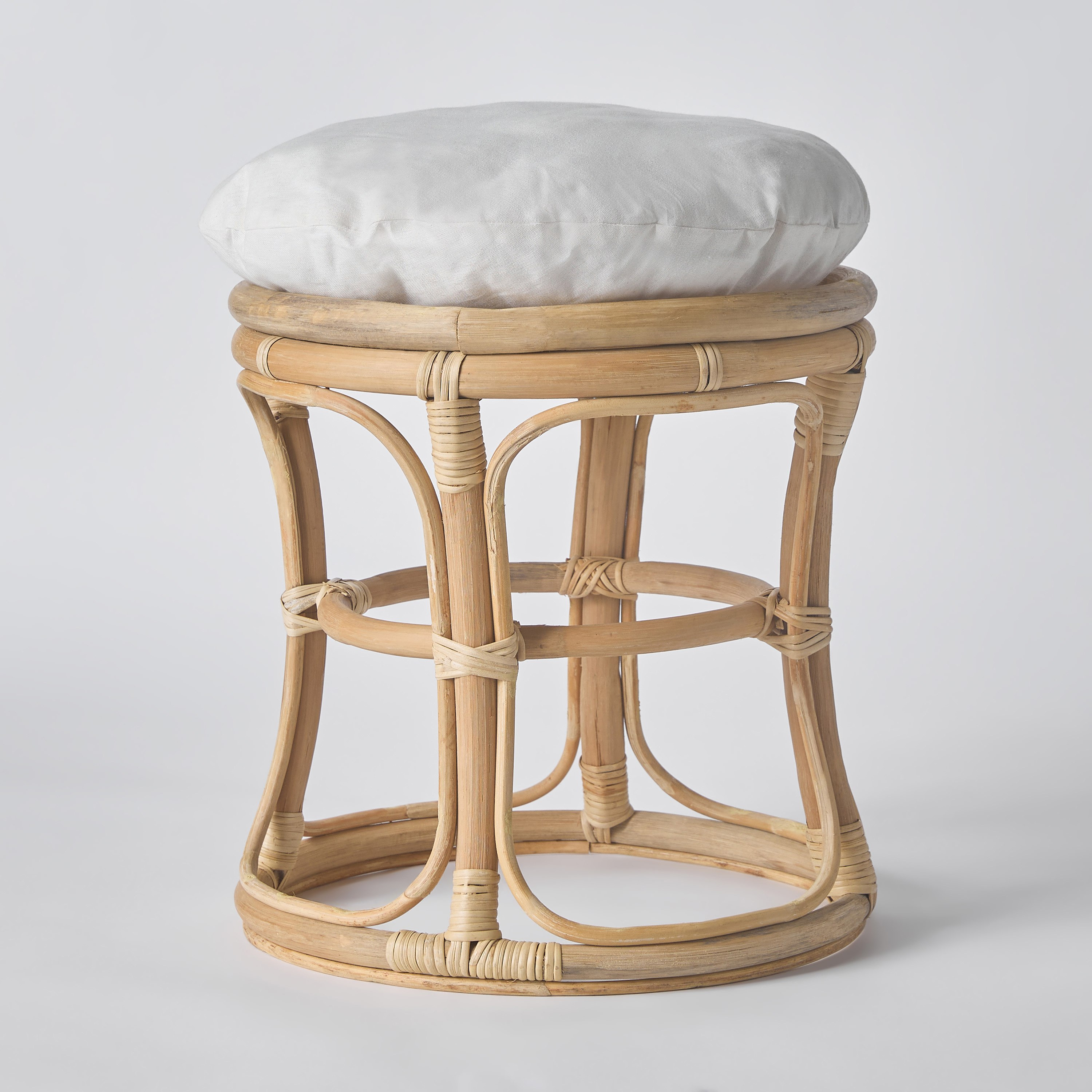 مقعد عثماني مستدير من الروطان الطبيعي من بوهو بليس-hbxlivingroom-sofasandarmchairs-ottomansandfootstools-image-6