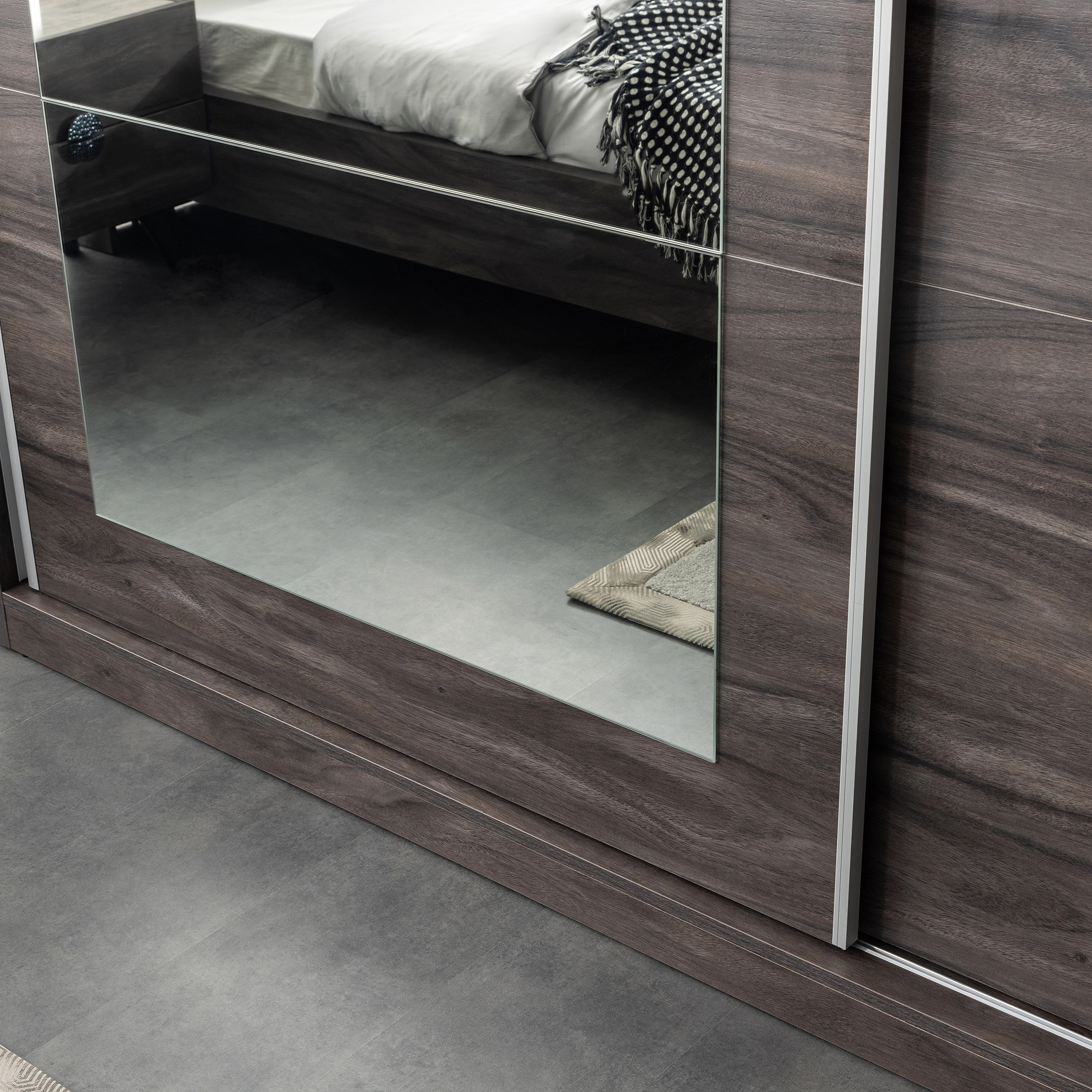 خزانة ملابس بباب انزلاقي ومرآة من أشفورد-hbxfurniture-wardrobes-image-5