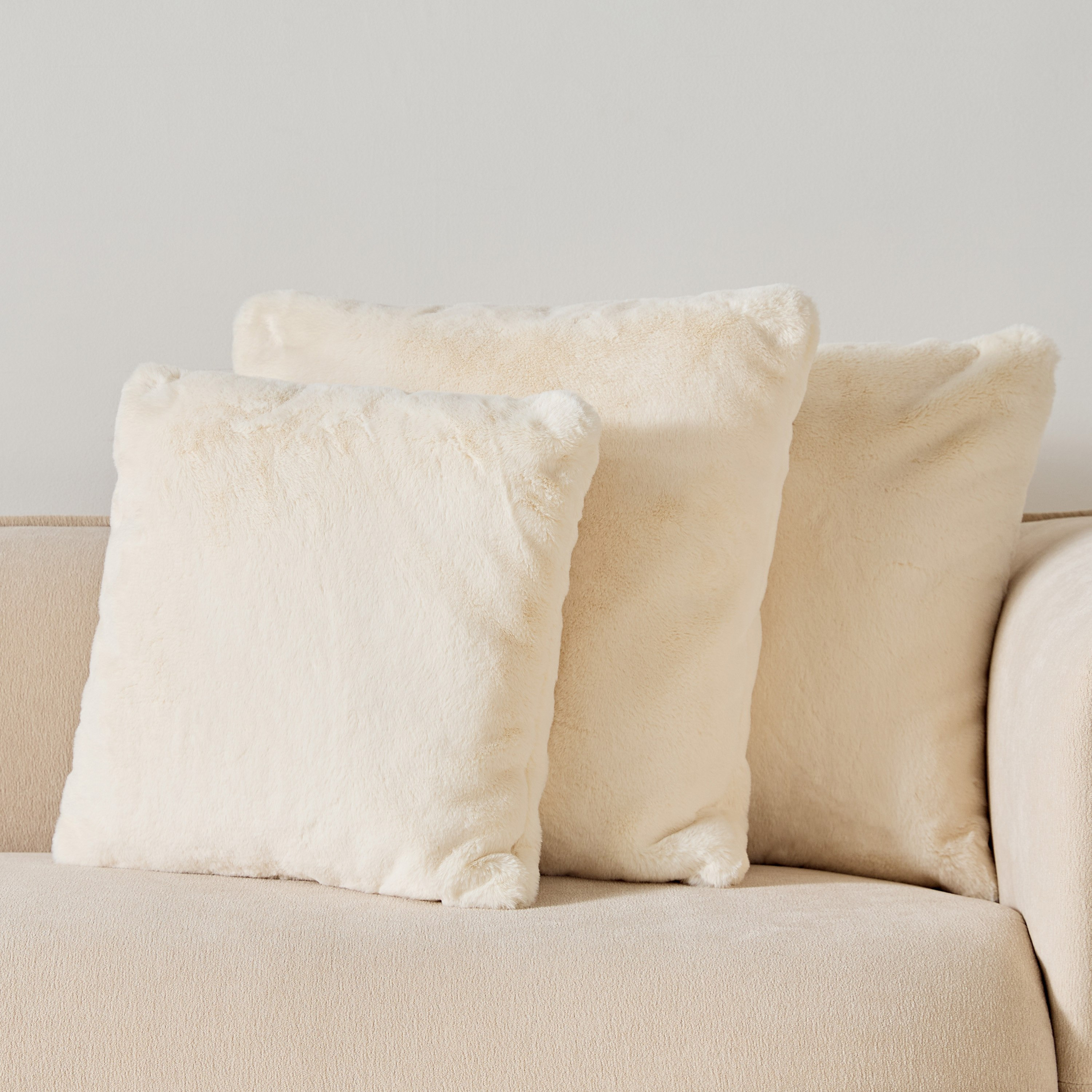 كنبة قماش بـ 3 مقاعد و3 وسائد من فينيكس-hbxlivingroom-sofasandarmchairs-sofas-image-5