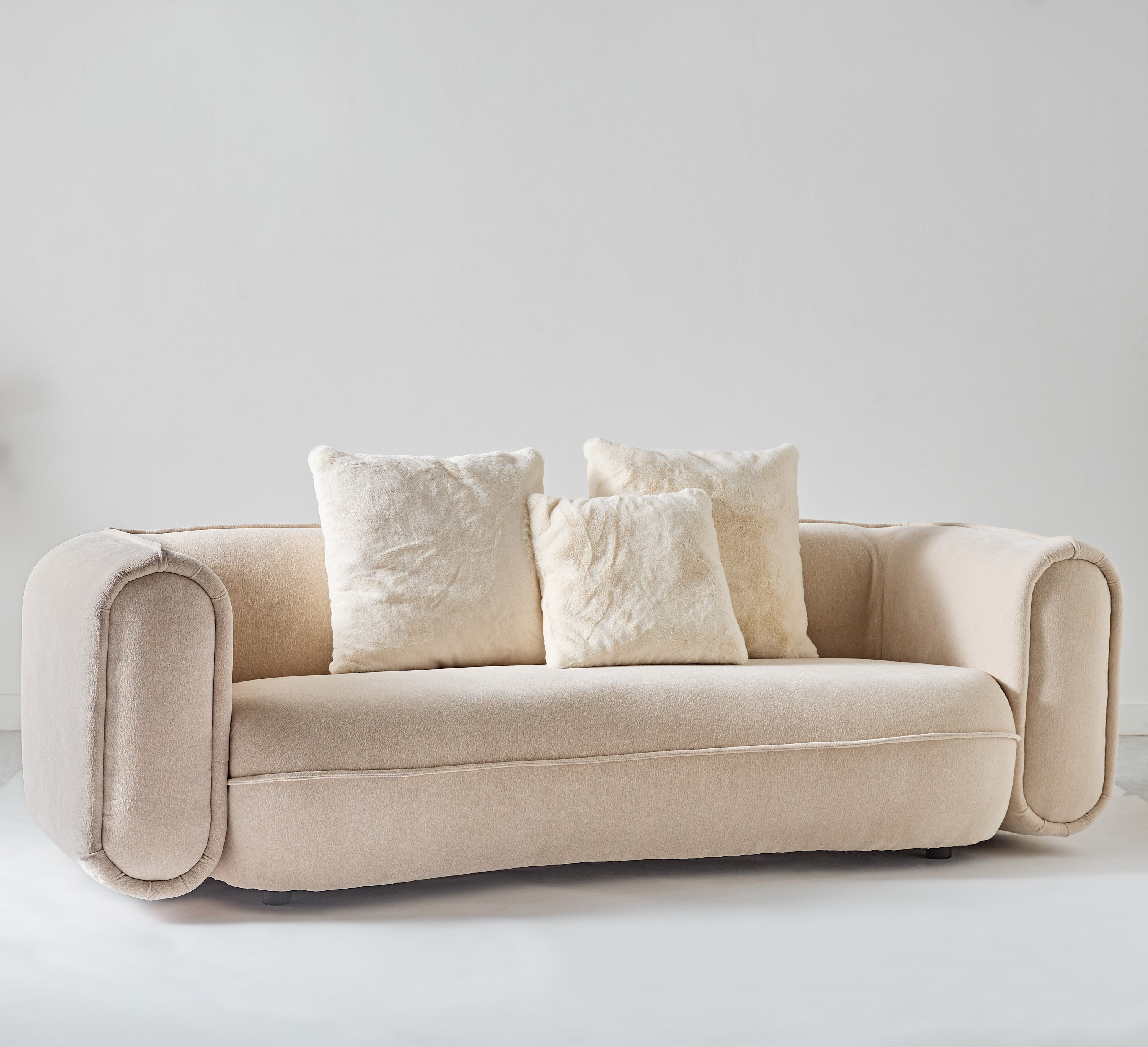 كنبة قماش بـ 3 مقاعد و3 وسائد من فينيكس-hbxlivingroom-sofasandarmchairs-sofas-image-9