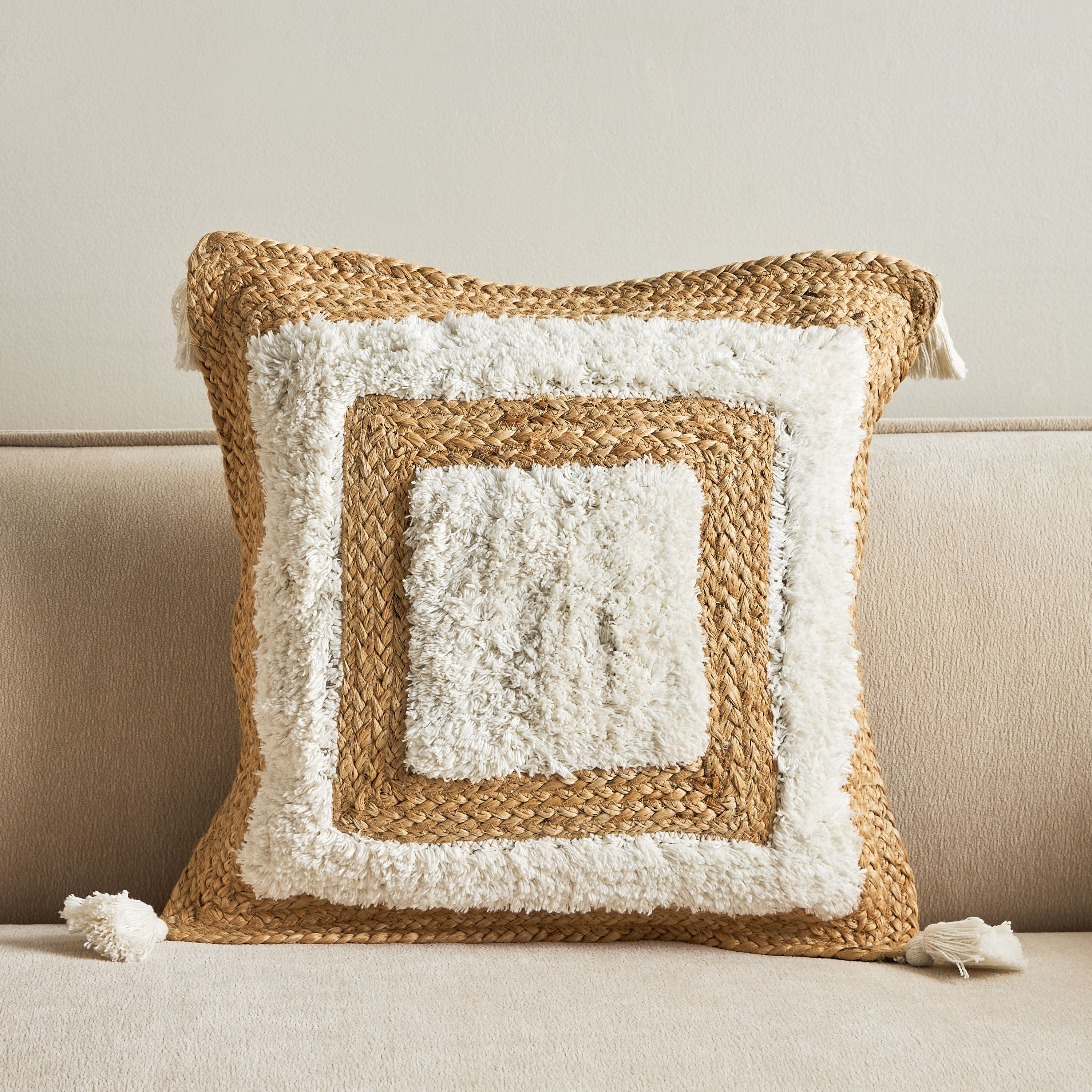 وسادة محشوة بالجوت مصنوعة يدوياً من إيكو ميدتاون - 50x50 سم-hbxlivingroom-furnishings-cushionsandcovers-filledcushions-image-1