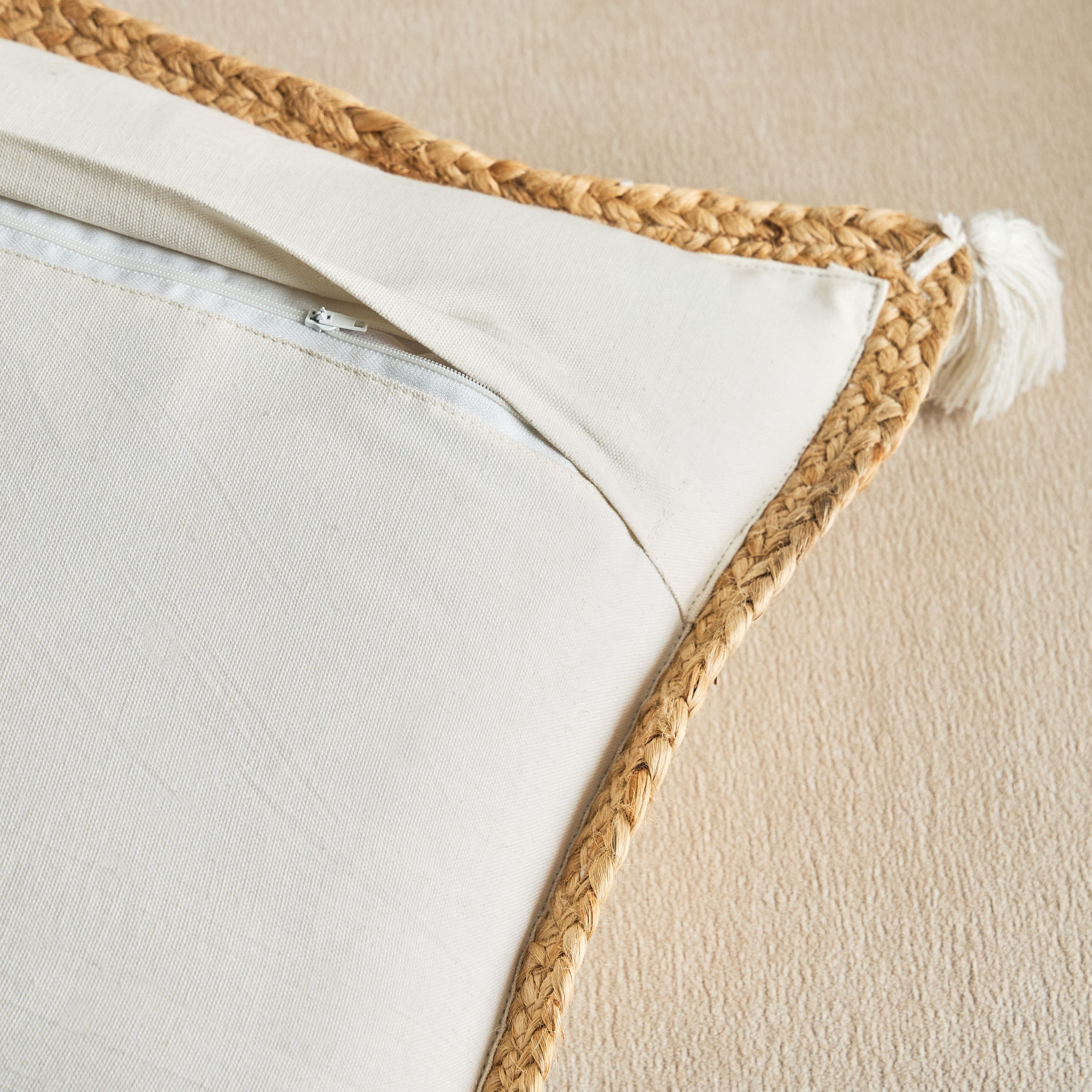 وسادة محشوة بالجوت مصنوعة يدوياً من إيكو ميدتاون - 50x50 سم-hbxlivingroom-furnishings-cushionsandcovers-filledcushions-image-3