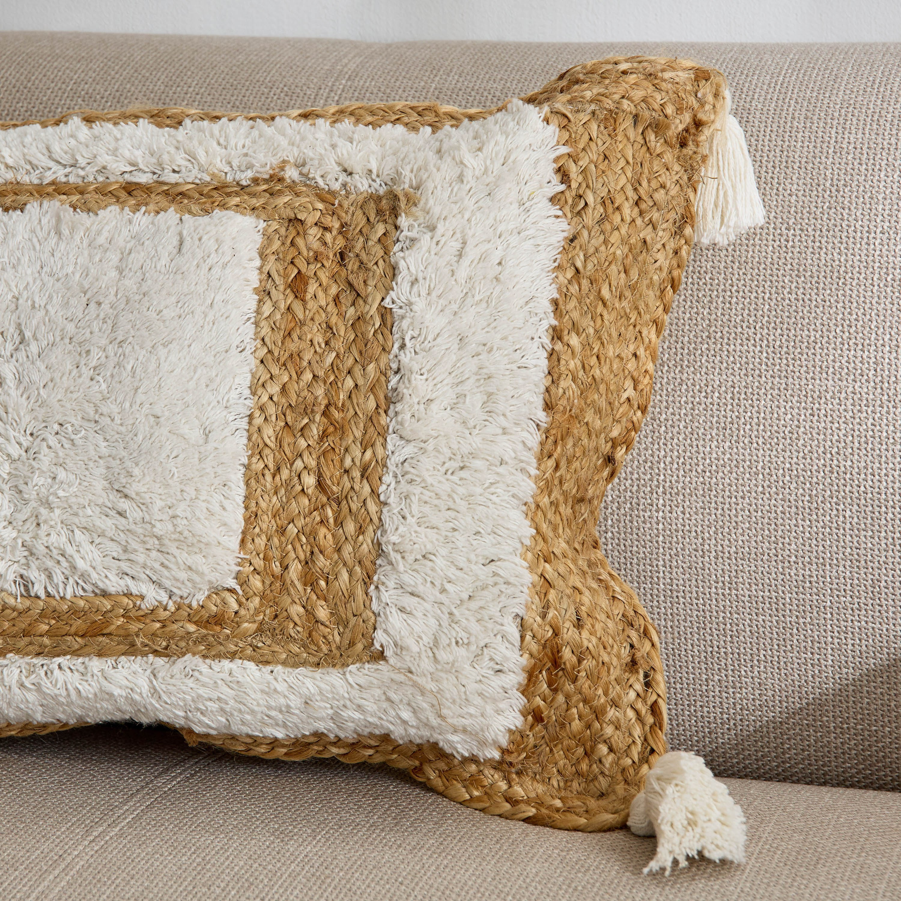 وسادة محشوة مصنوعة يدويًا من إيكو ميدتاون- 40 × 60 سم-hbxlivingroom-furnishings-cushionsandcovers-filledcushions-image-2
