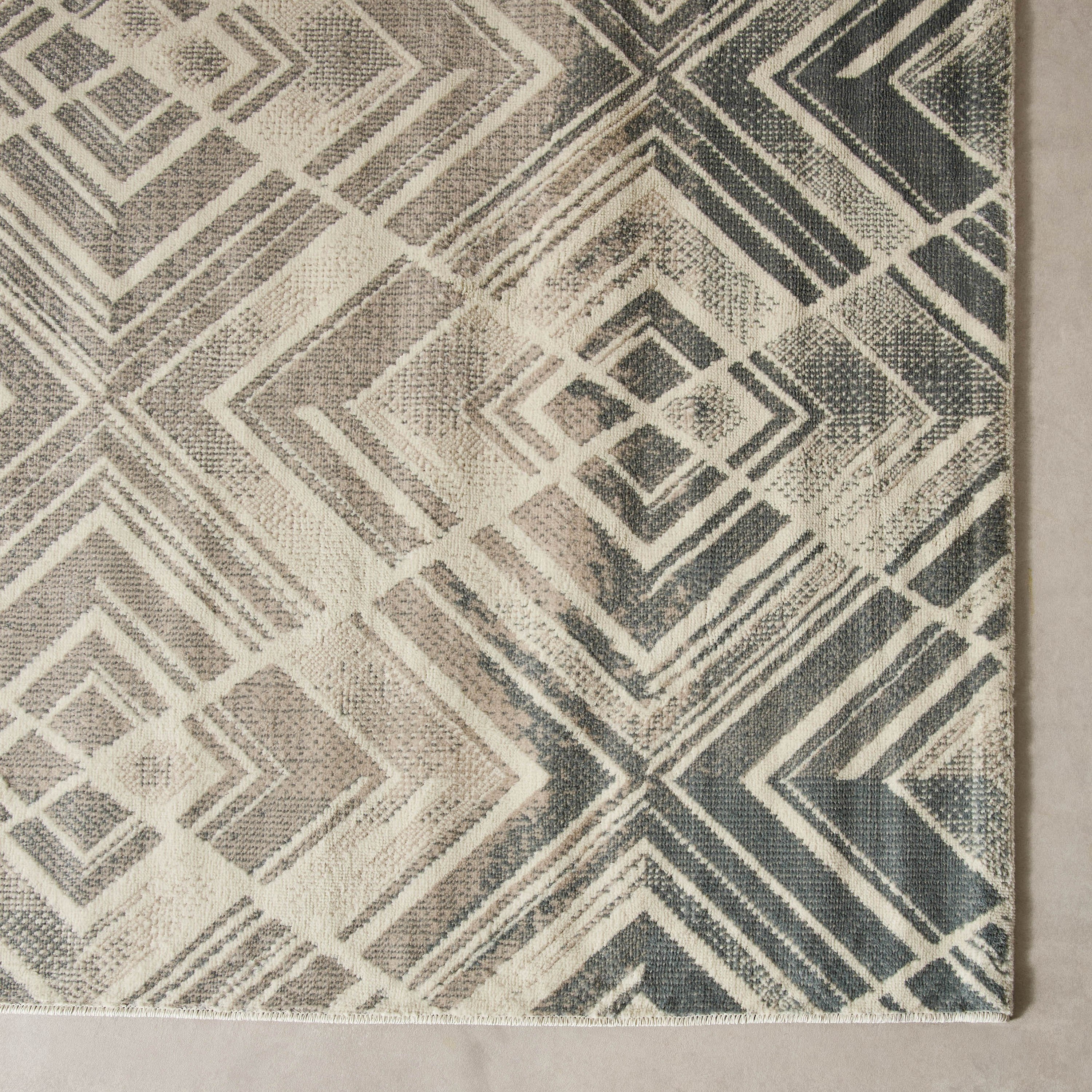 Mahreen Bloom Stain Resistant Polypropylene Rug - 150x200 cm-hbxdecorandfurnishings-floorcoverings-rugs-image-2