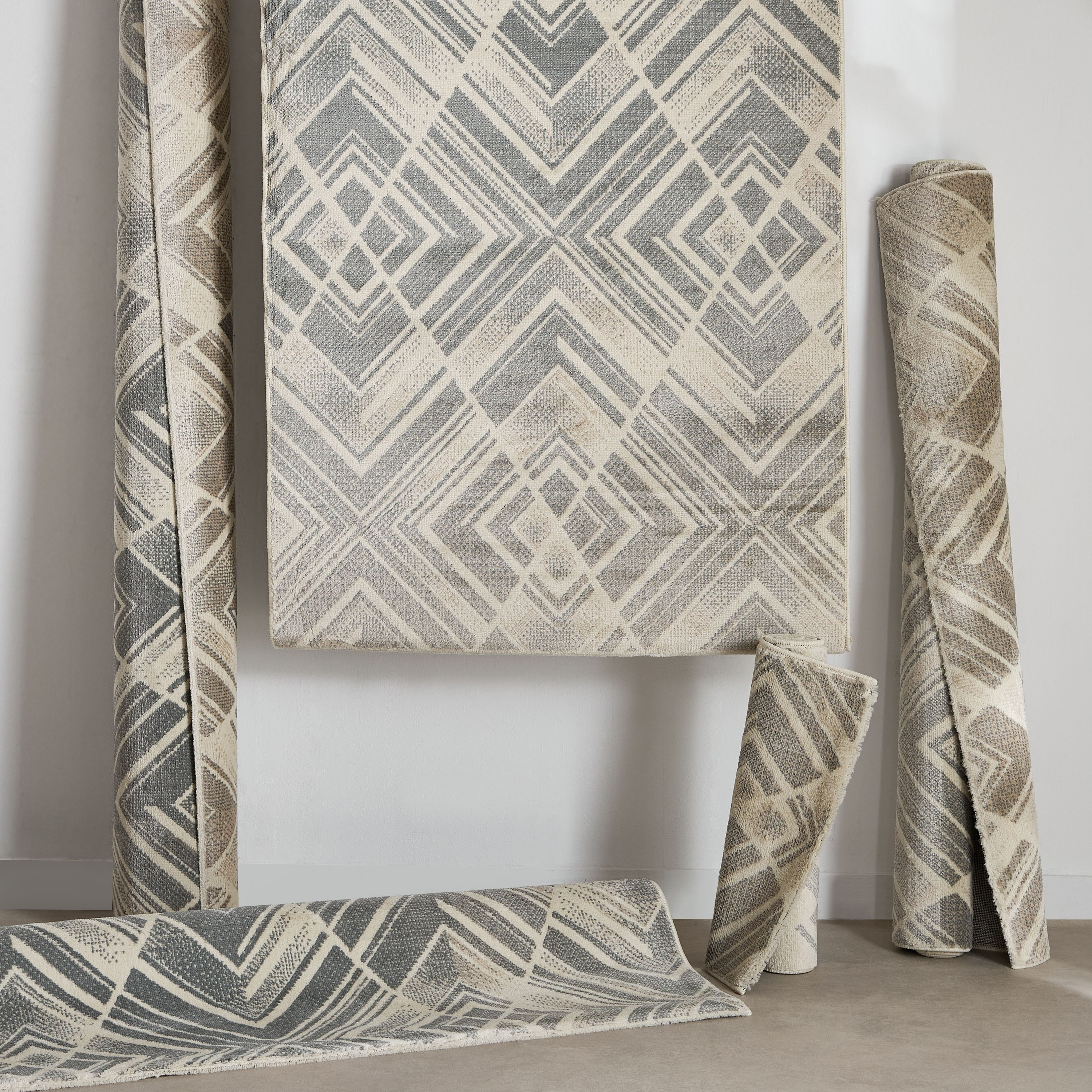 Mahreen Bloom Stain Resistant Polypropylene Rug - 150x200 cm-hbxdecorandfurnishings-floorcoverings-rugs-image-6